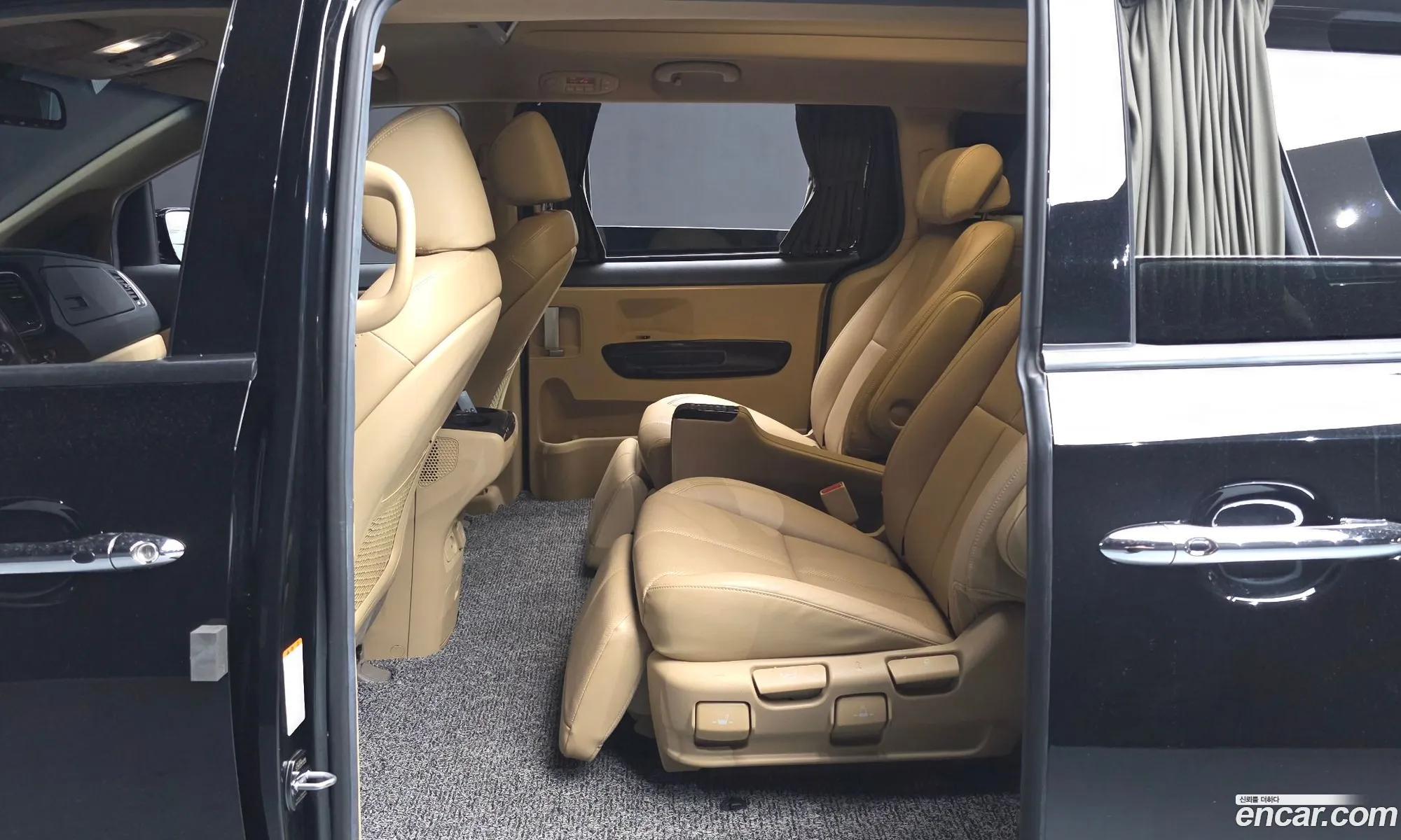 Kia Carnival 2019 KNAME811BKS534934 — 18