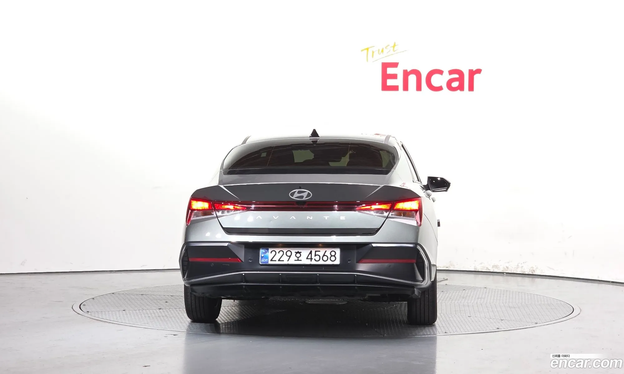 Hyundai Elantra Hybrid 2024 — 2