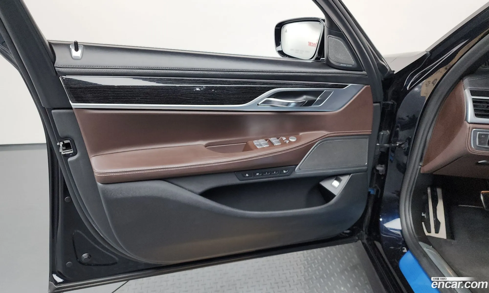 BMW 7 Series 2018 WBA7G6101JB243945 — 18