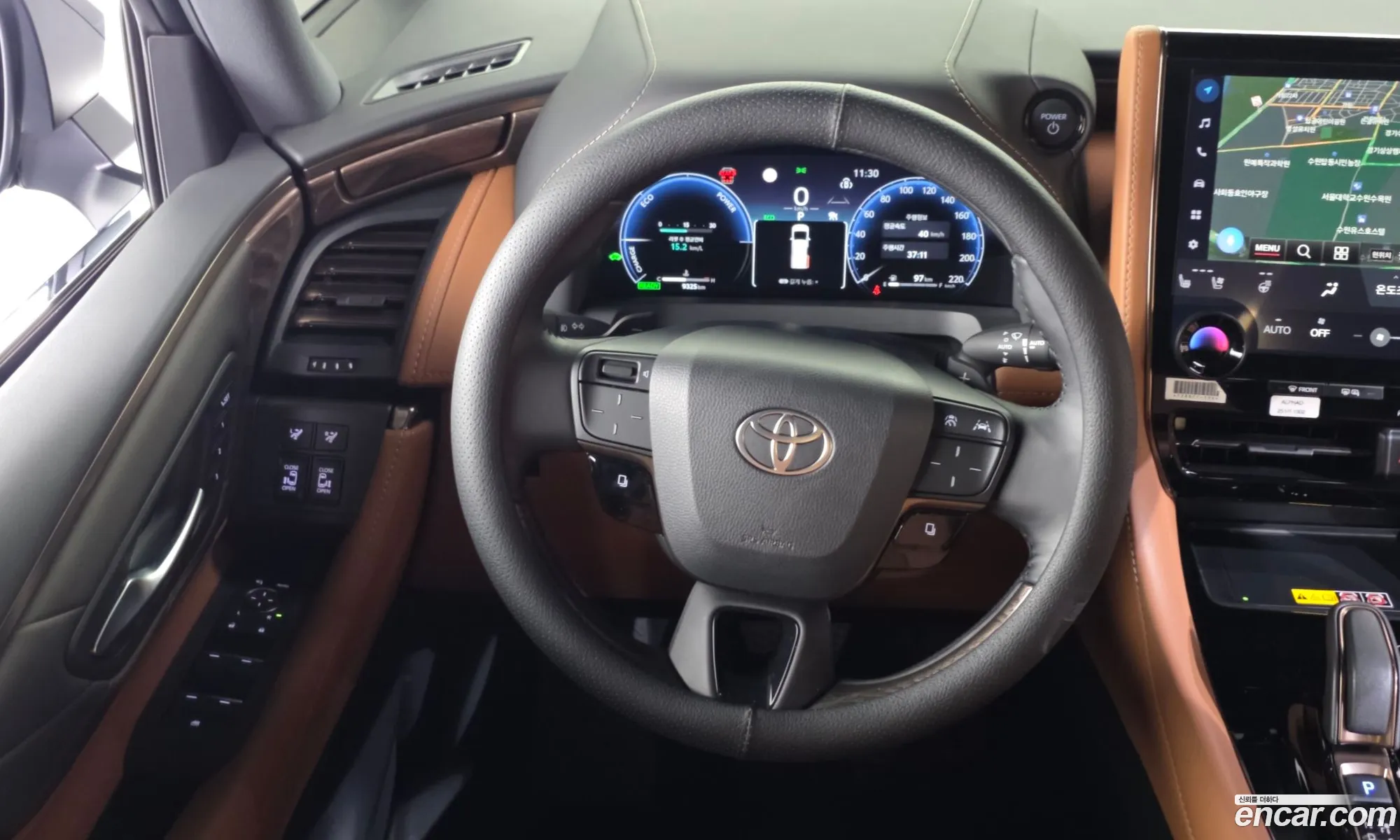 Toyota Alphard 2025 — 16