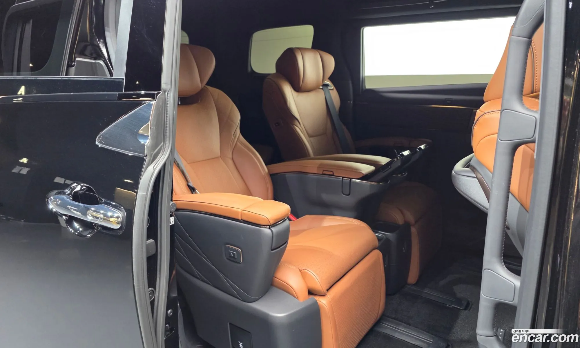 Toyota Alphard 2025 — 12