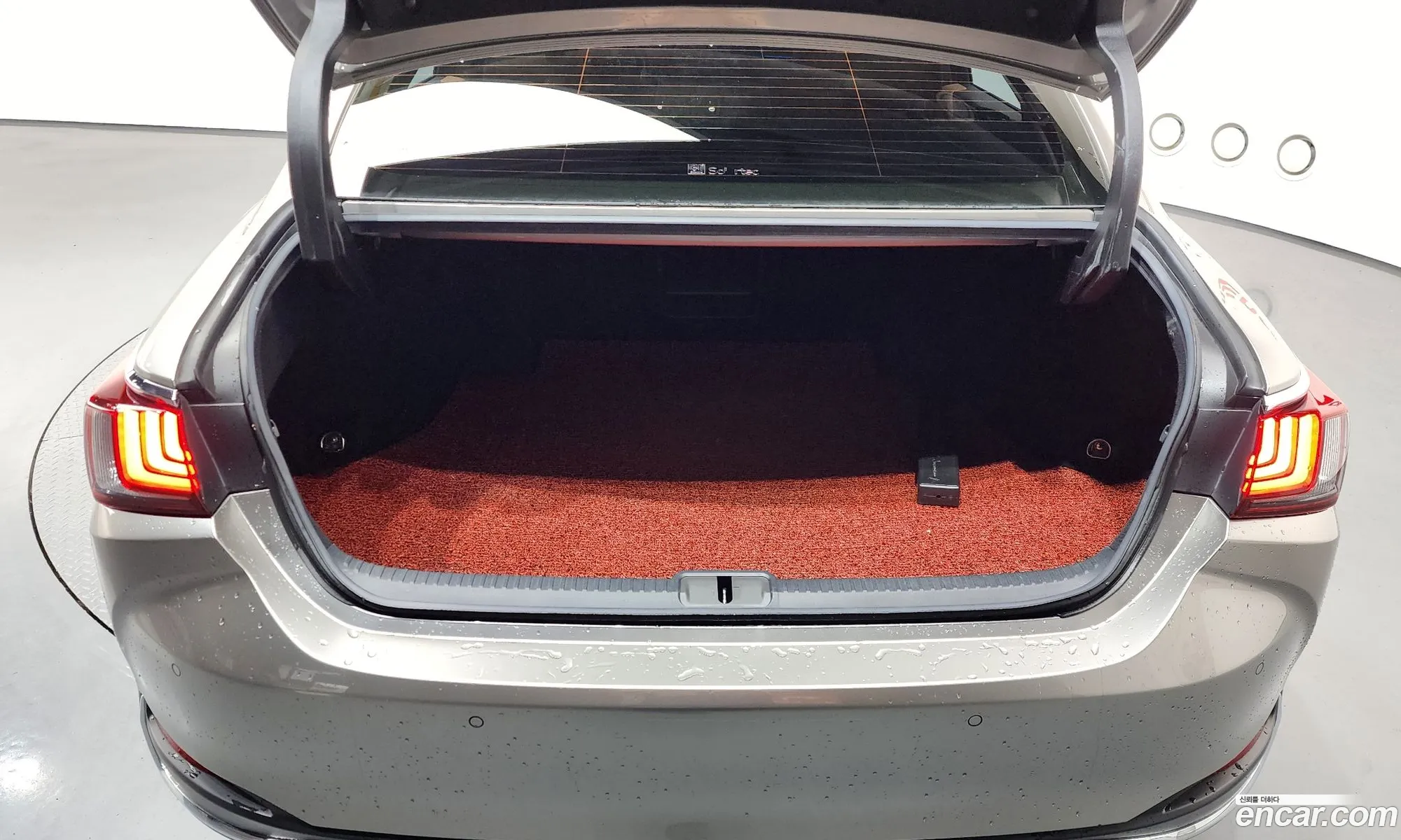 Lexus ES300h 7th Gen 2019 — 14