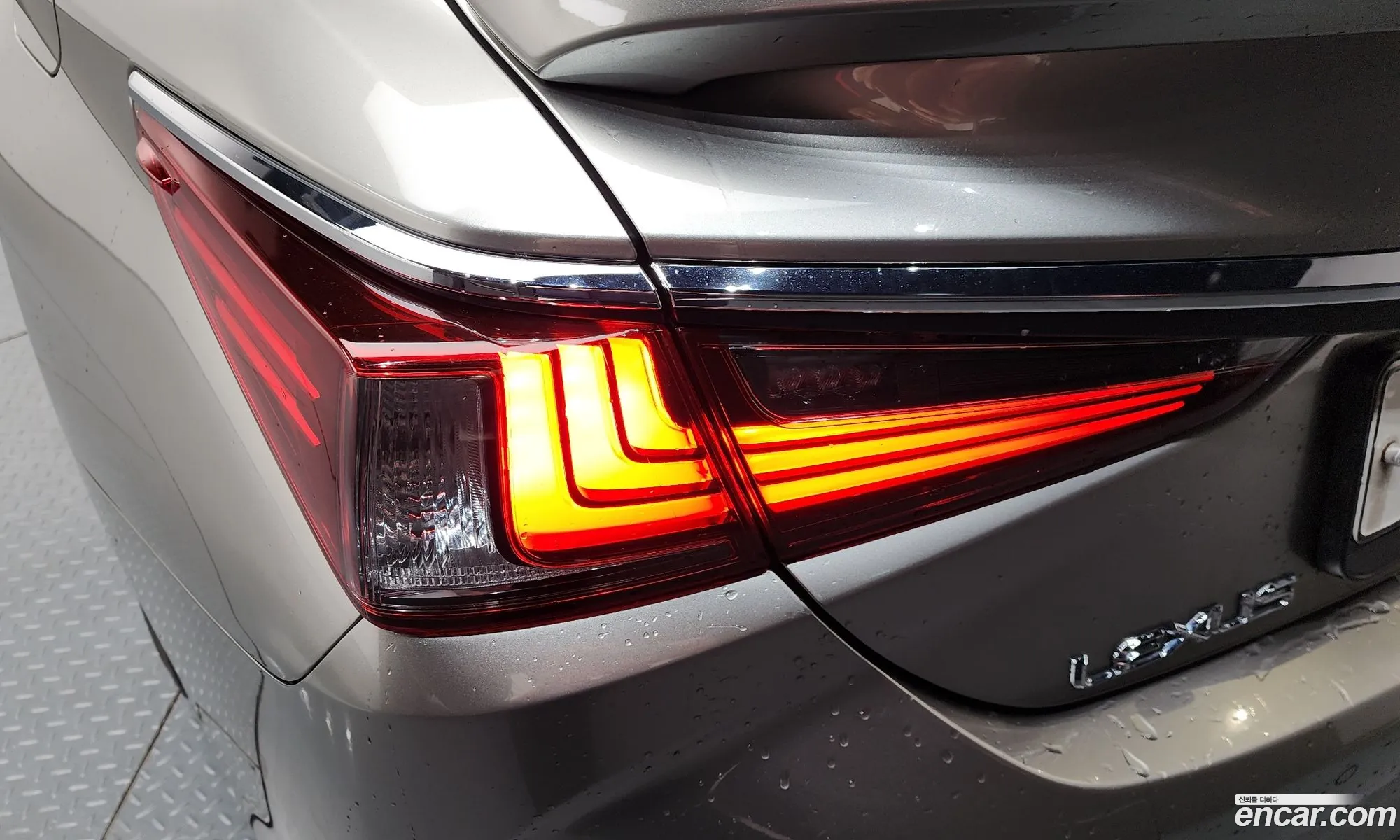 Lexus ES300h 7th Gen 2019 — 3