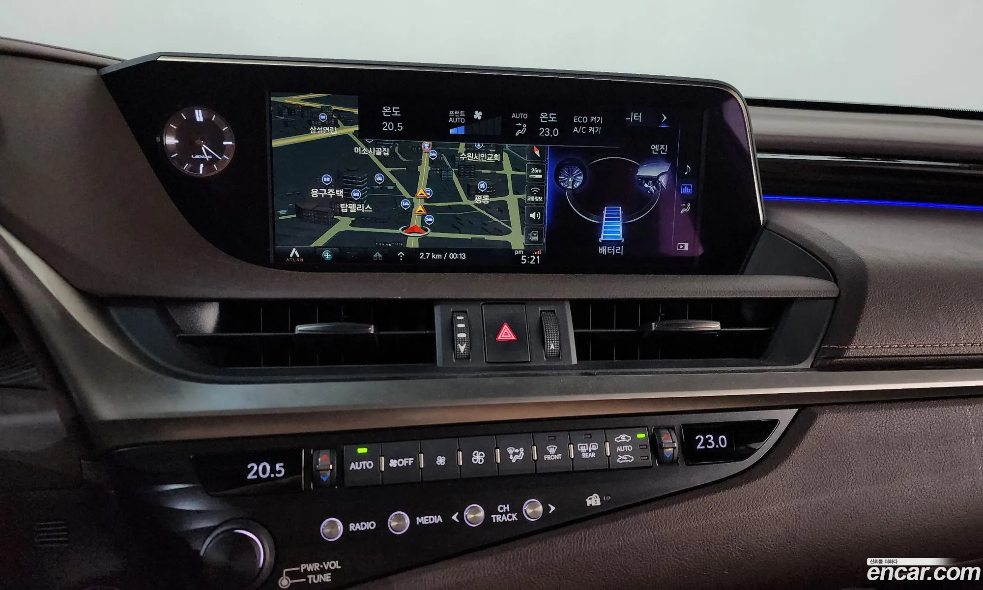 Lexus ES300h 7th Gen 2019 — 24