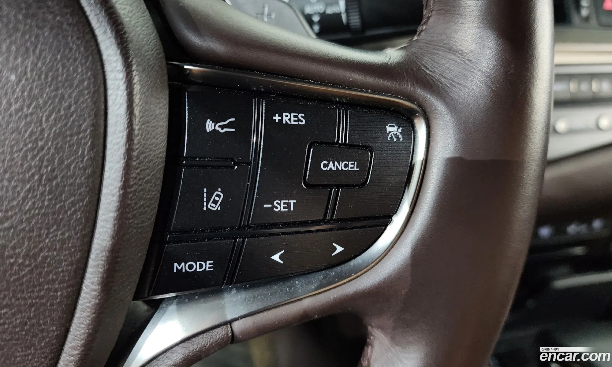 Lexus ES300h 7th Gen 2019 — 16