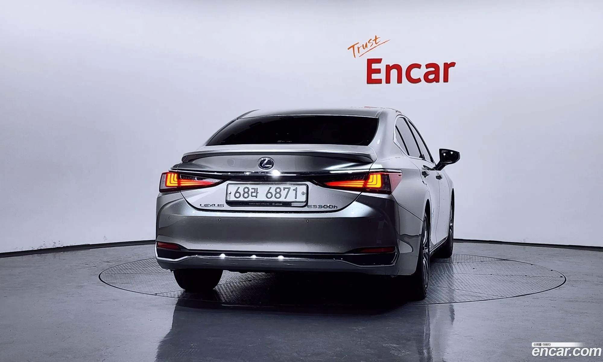 Lexus ES300h 7th Gen 2019 — 12
