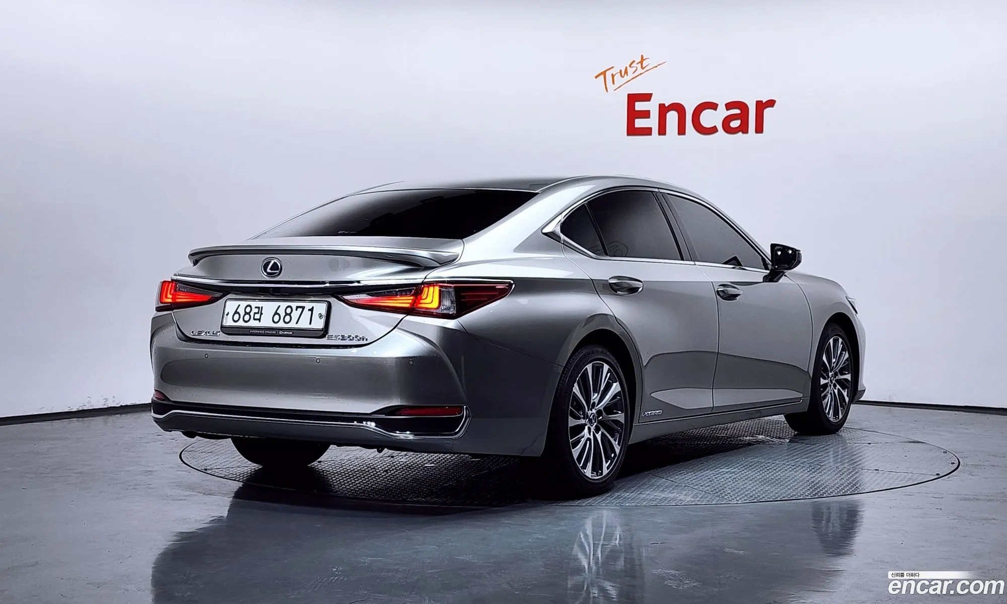 Lexus ES300h 7th Gen 2019 — 8