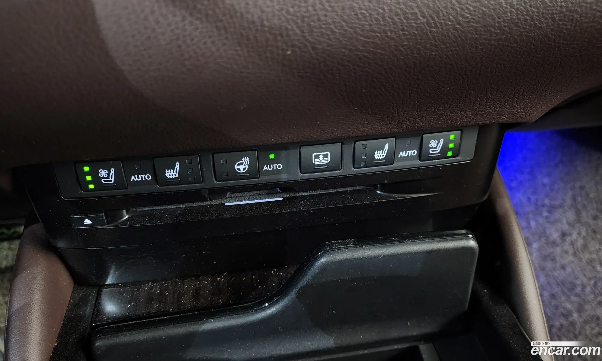 Lexus ES300h 7th Gen 2019 — 26
