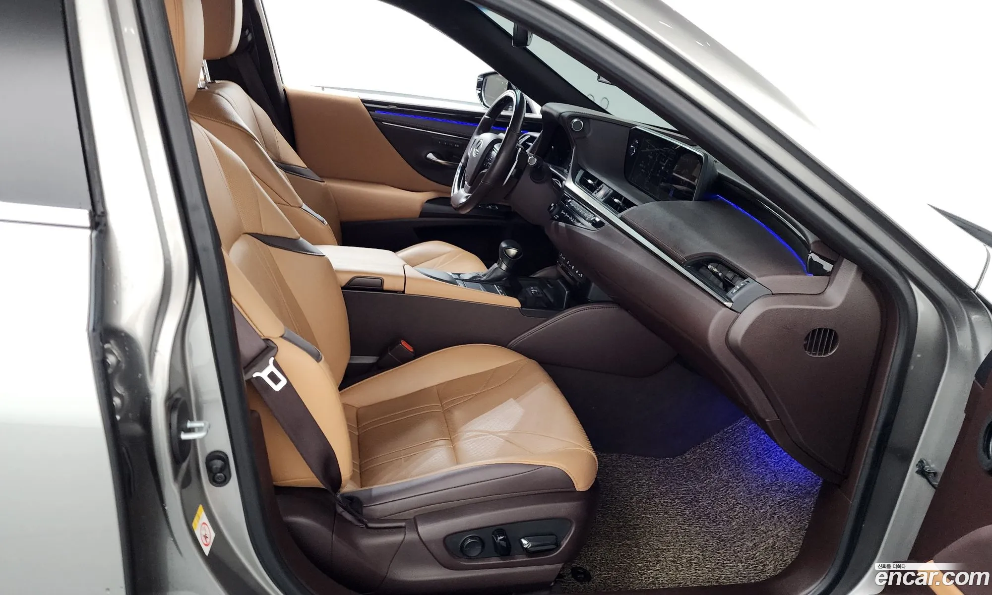 Lexus ES300h 7th Gen 2019 — 4