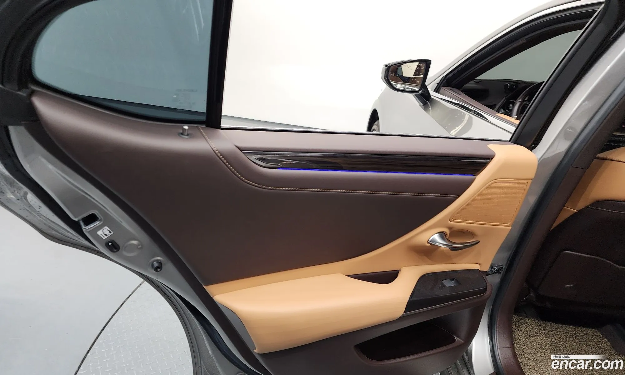 Lexus ES300h 7th Gen 2019 — 6