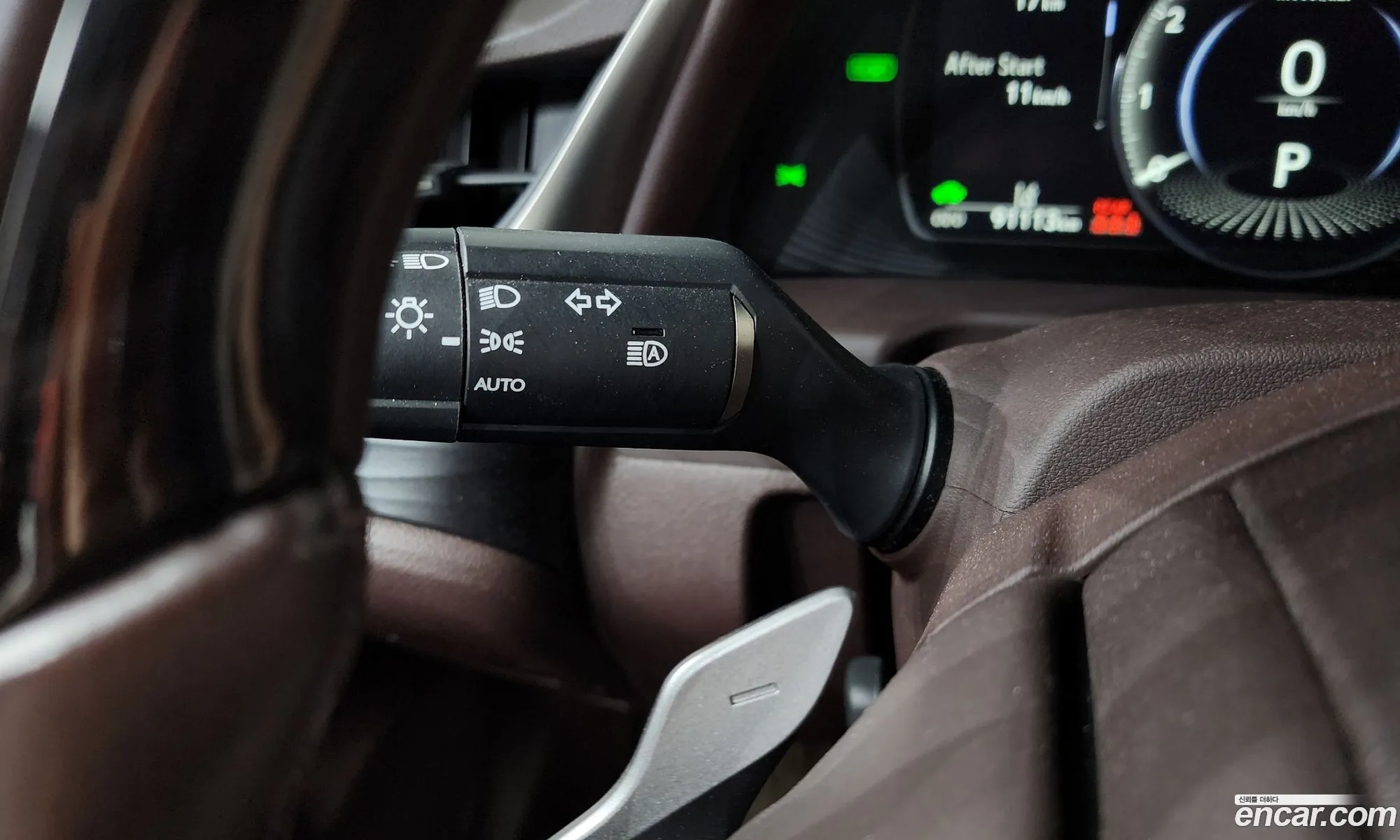 Lexus ES300h 7th Gen 2019 — 32