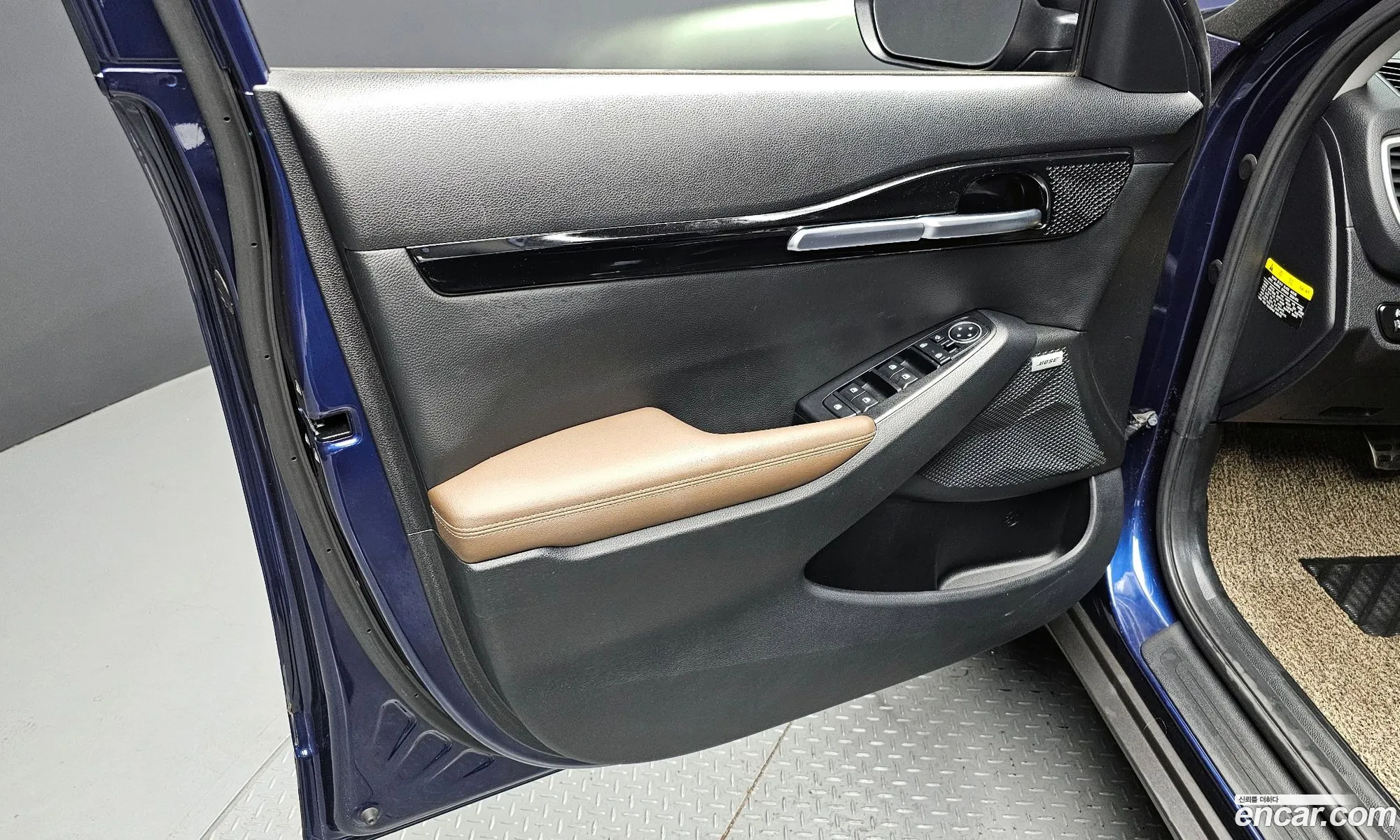 Kia Seltos 2019 KNAET812GLK011071 — 32