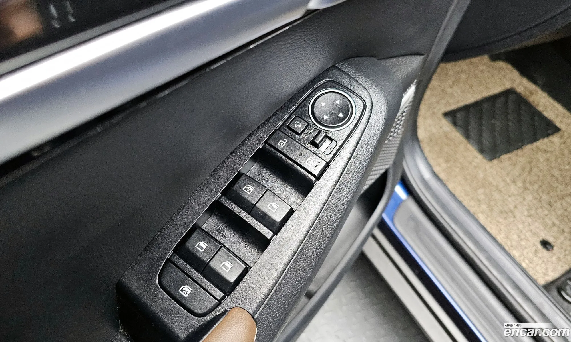 Kia Seltos 2019 KNAET812GLK011071 — 4