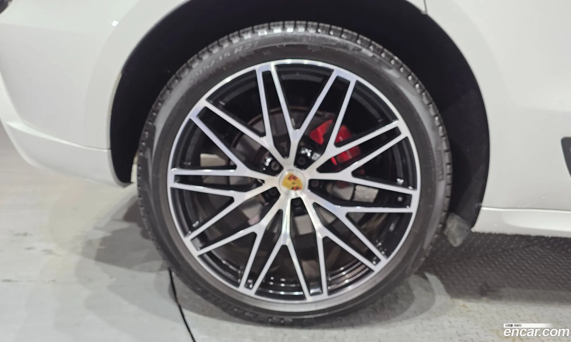 Porsche Macan 2023 WP1AG2952PLB51214 — 3