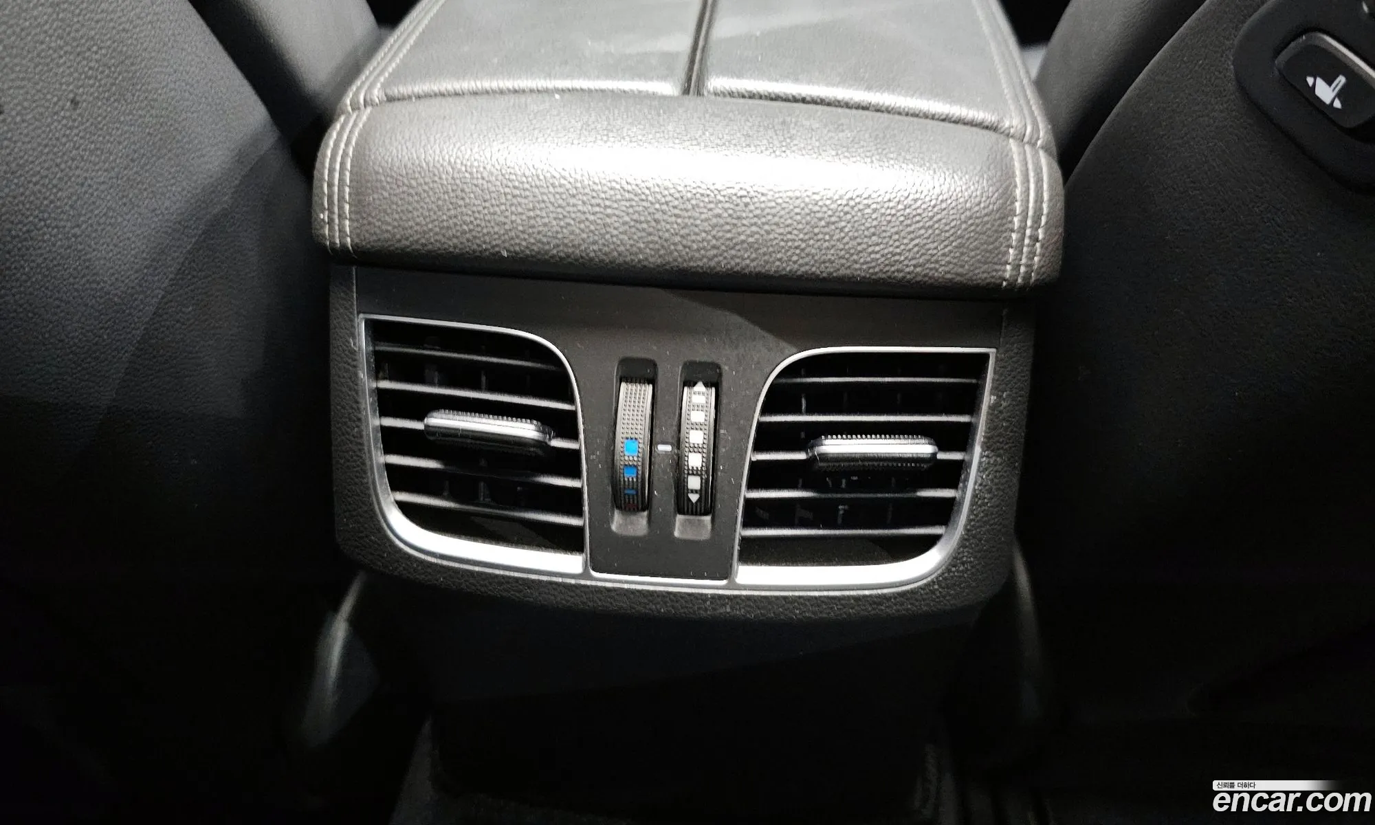 Genesis G80 2018 KMHGL41DDKU313379 — 31