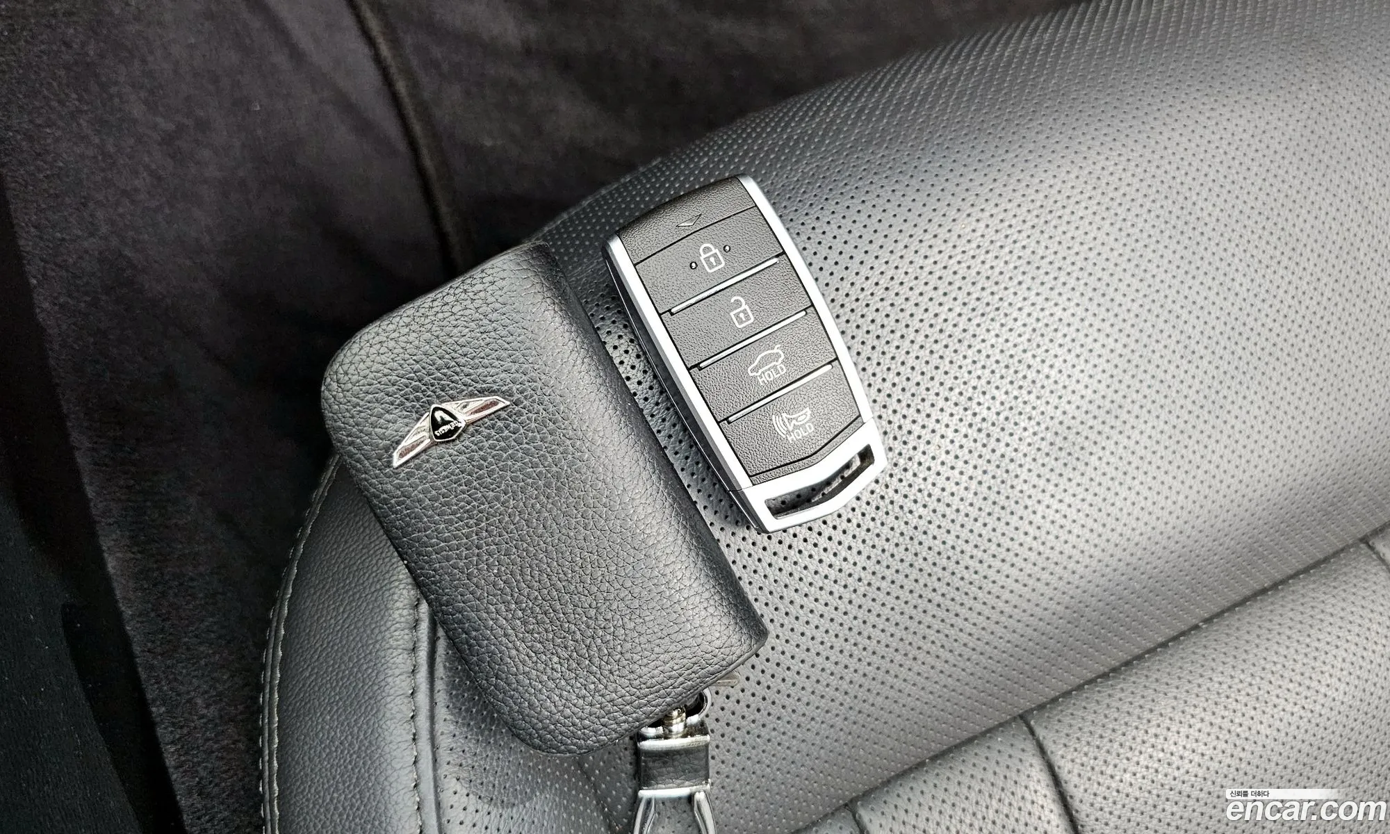 Genesis G80 2018 KMHGL41DDKU313379 — 12