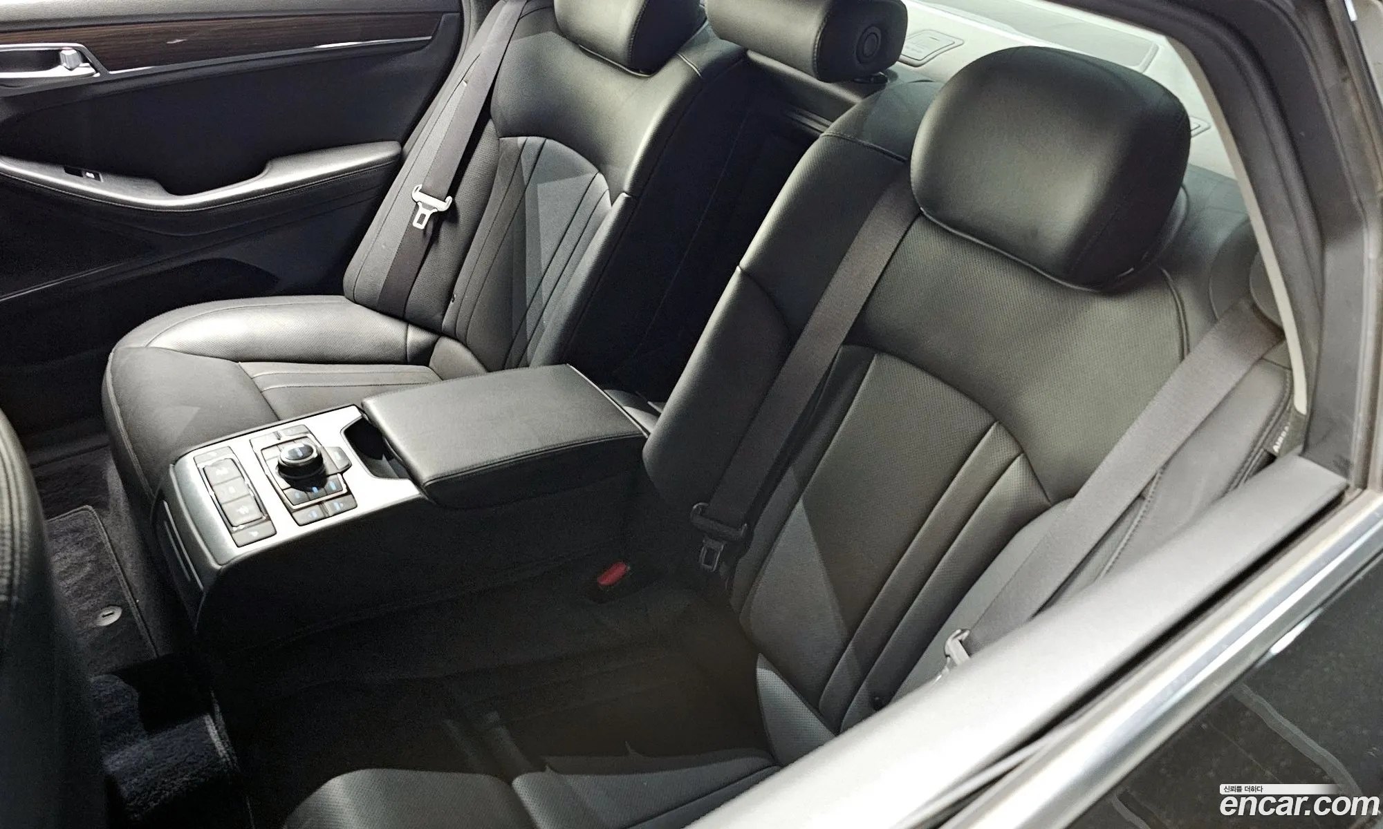 Genesis G80 2018 KMHGL41DDKU313379 — 38