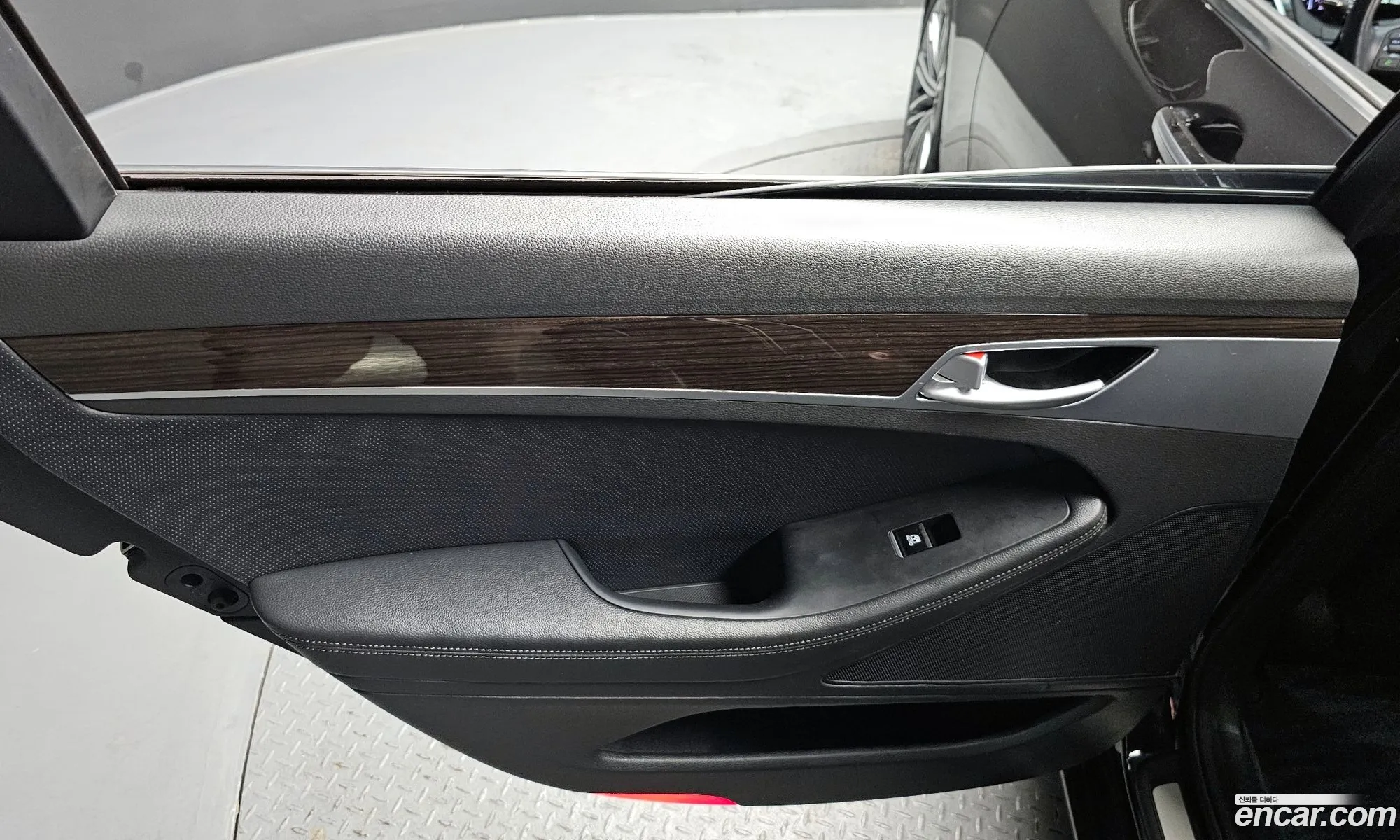 Genesis G80 2018 KMHGL41DDKU313379 — 16