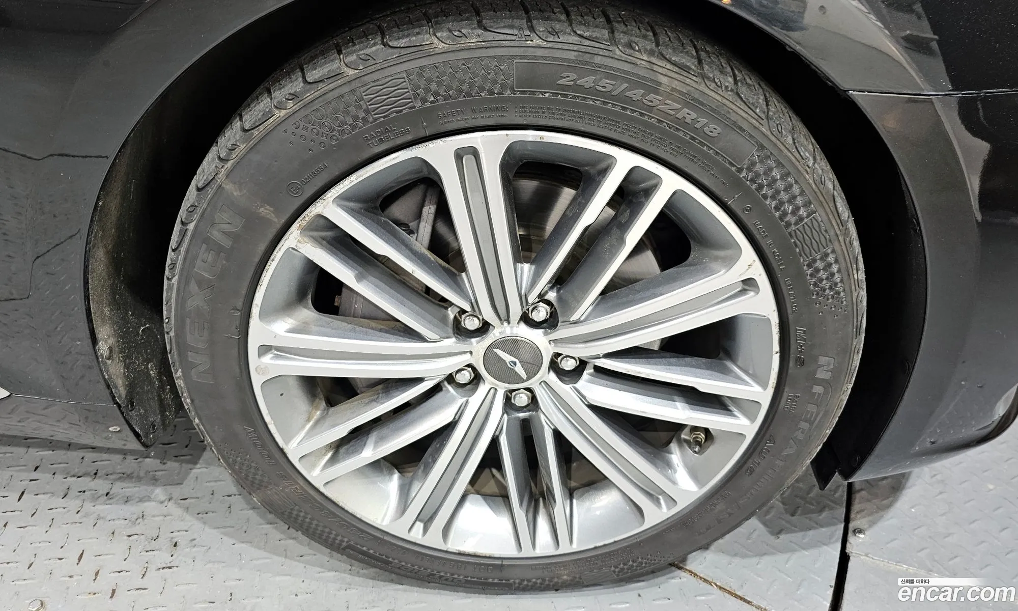 Genesis G80 2018 KMHGL41DDKU313379 — 2