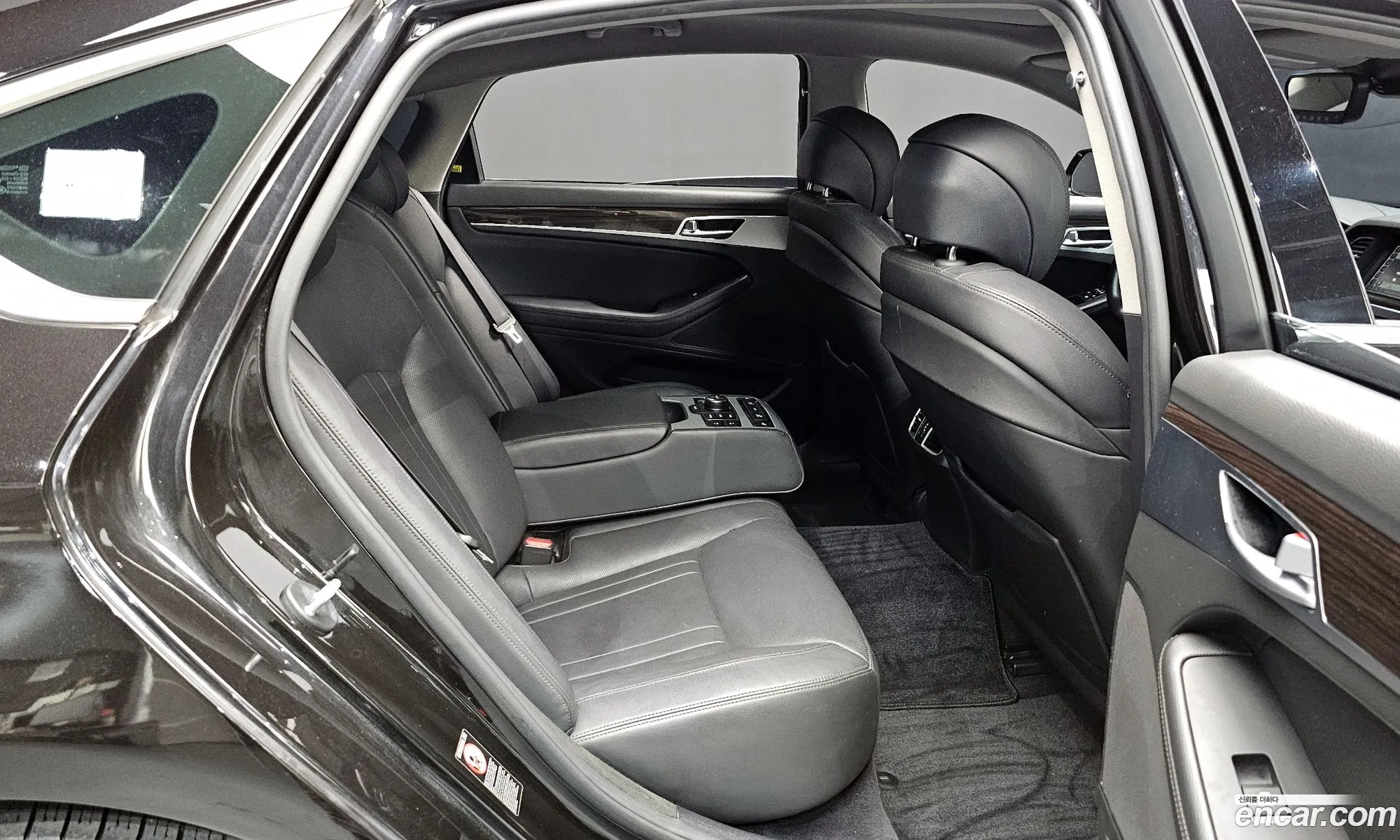 Genesis G80 2018 KMHGL41DDKU313379 — 32