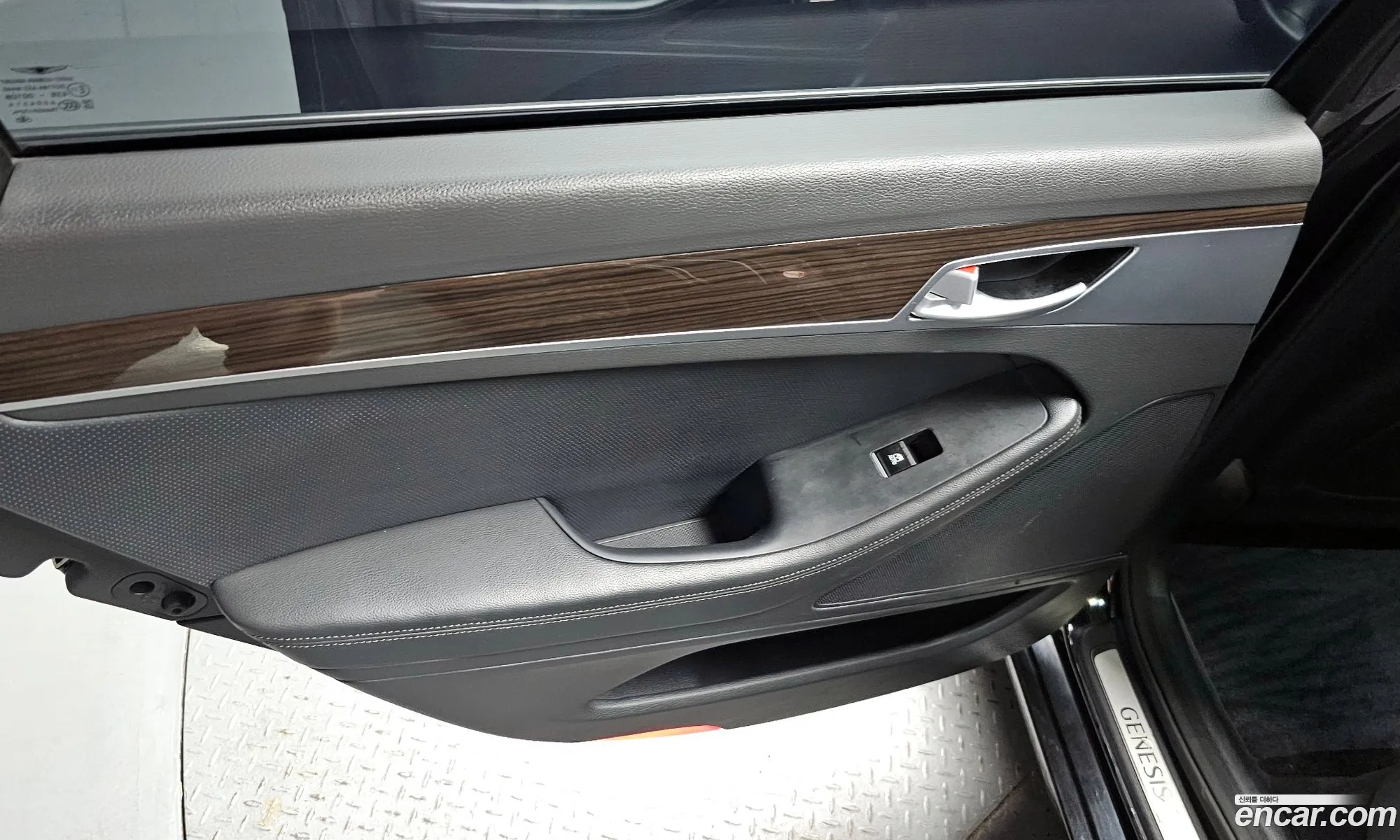 Genesis G80 2018 KMHGL41DDKU313379 — 9