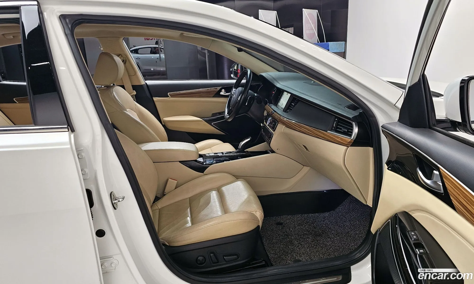 Kia K7 2017 KNALB415BHA111838 — 29