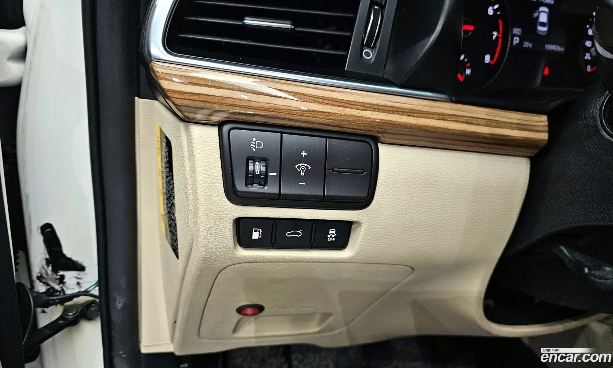 Kia K7 2017 KNALB415BHA111838 — 32