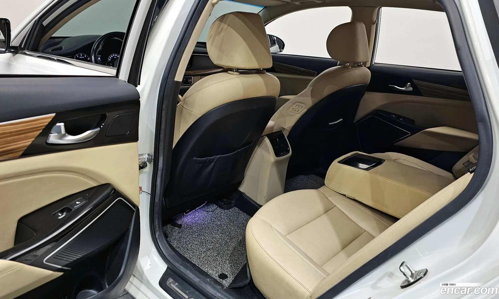 Kia K7 2017 KNALB415BHA111838 — 3