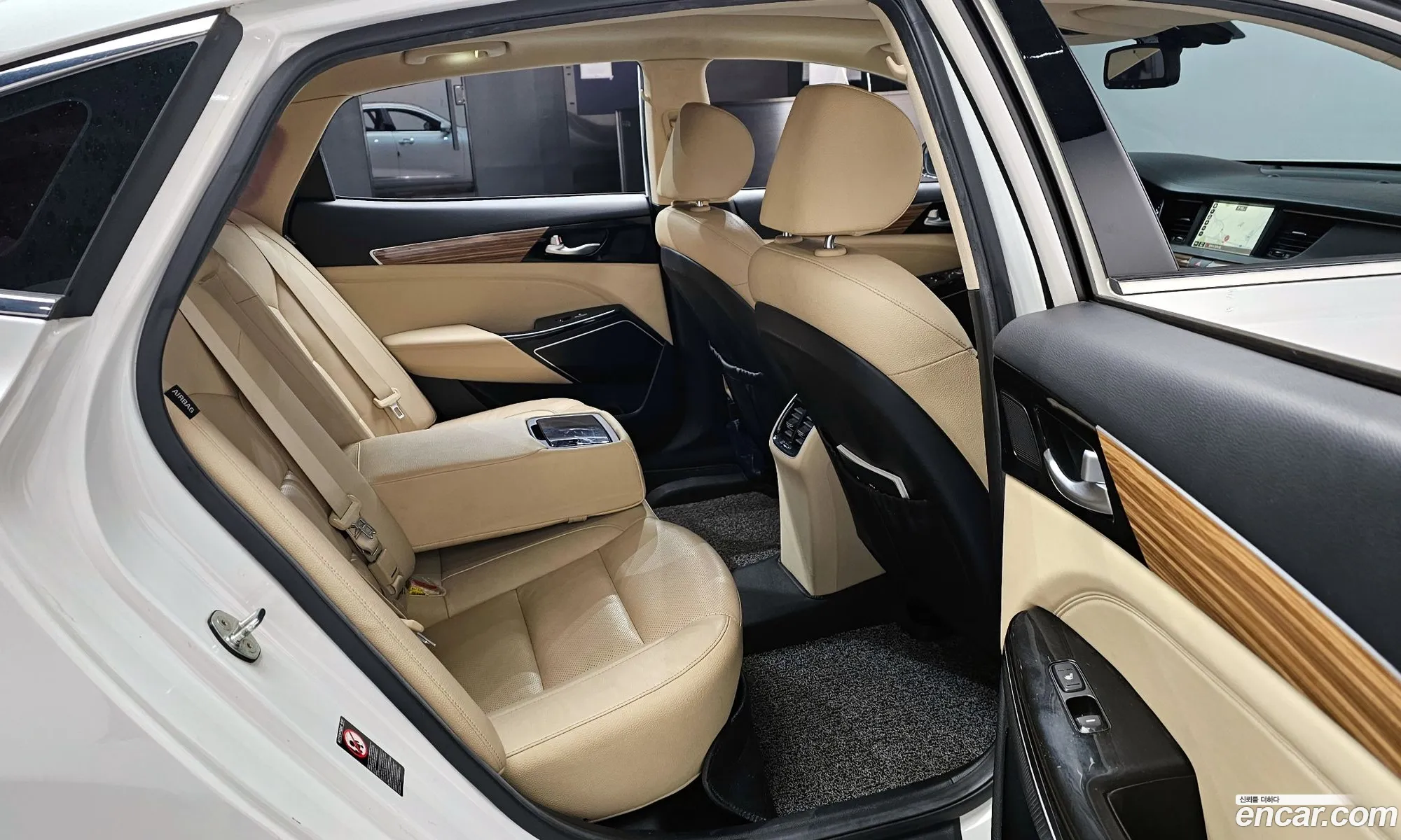 Kia K7 2017 KNALB415BHA111838 — 17