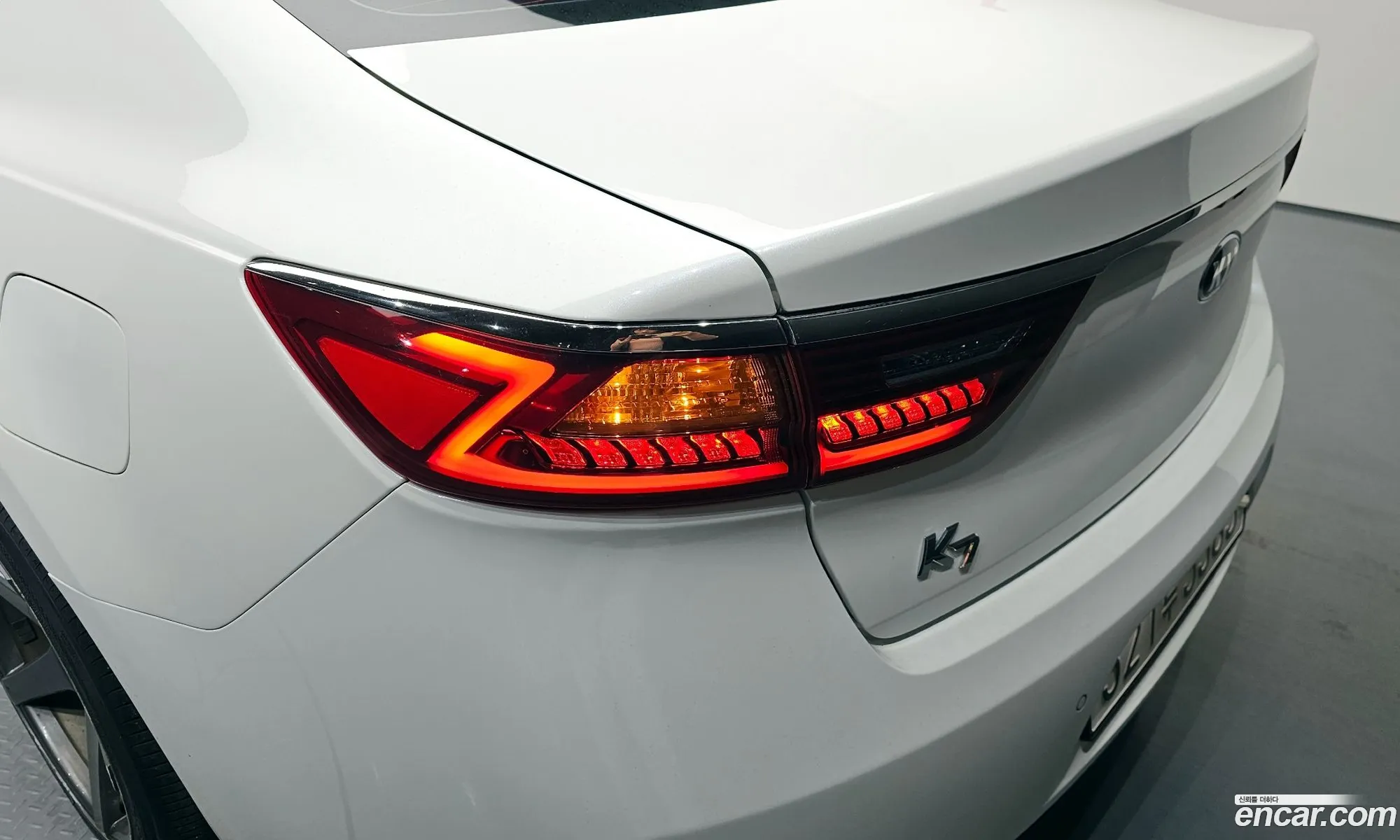 Kia K7 2017 KNALB415BHA111838 — 26
