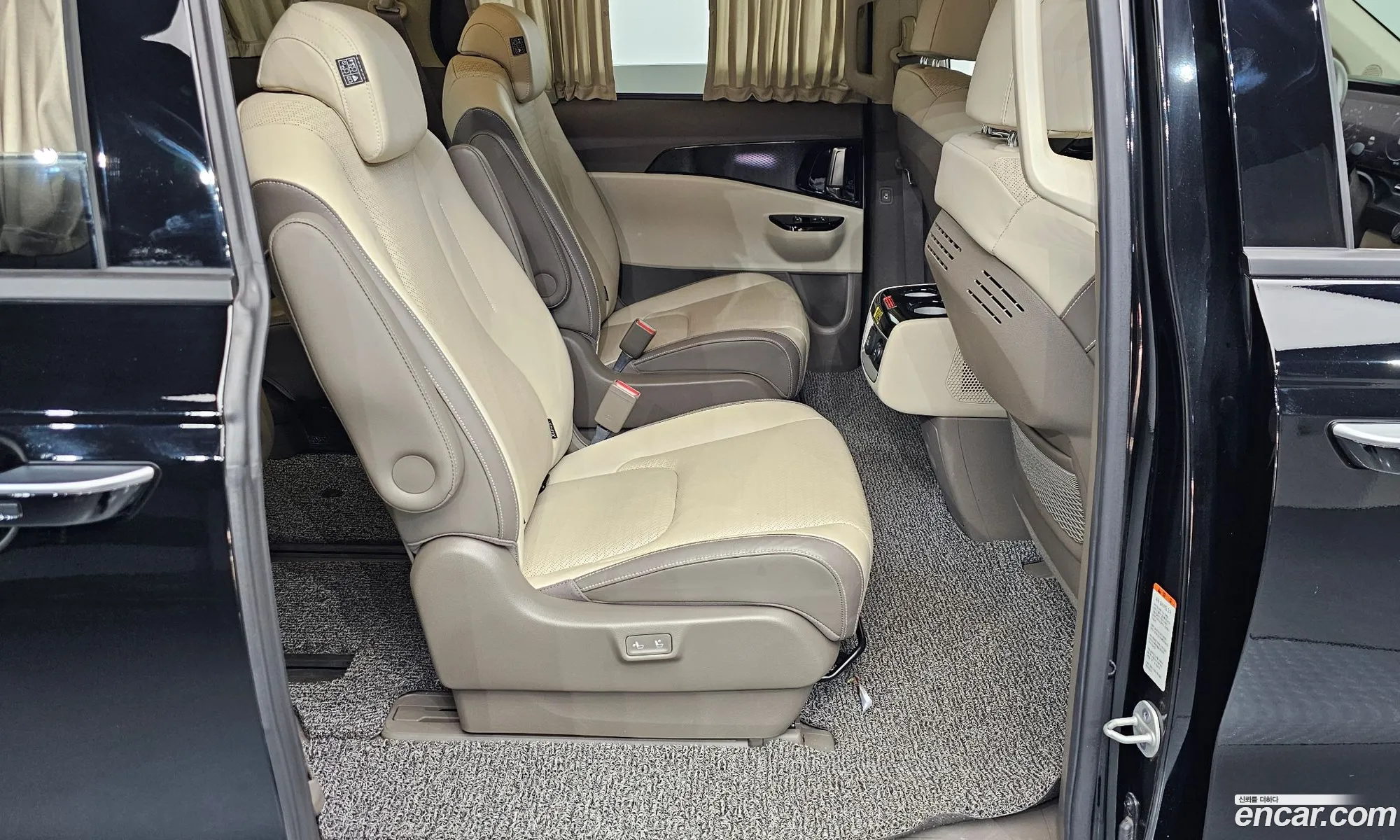 Kia Carnival 2021 KNANE813BMS083484 — 2