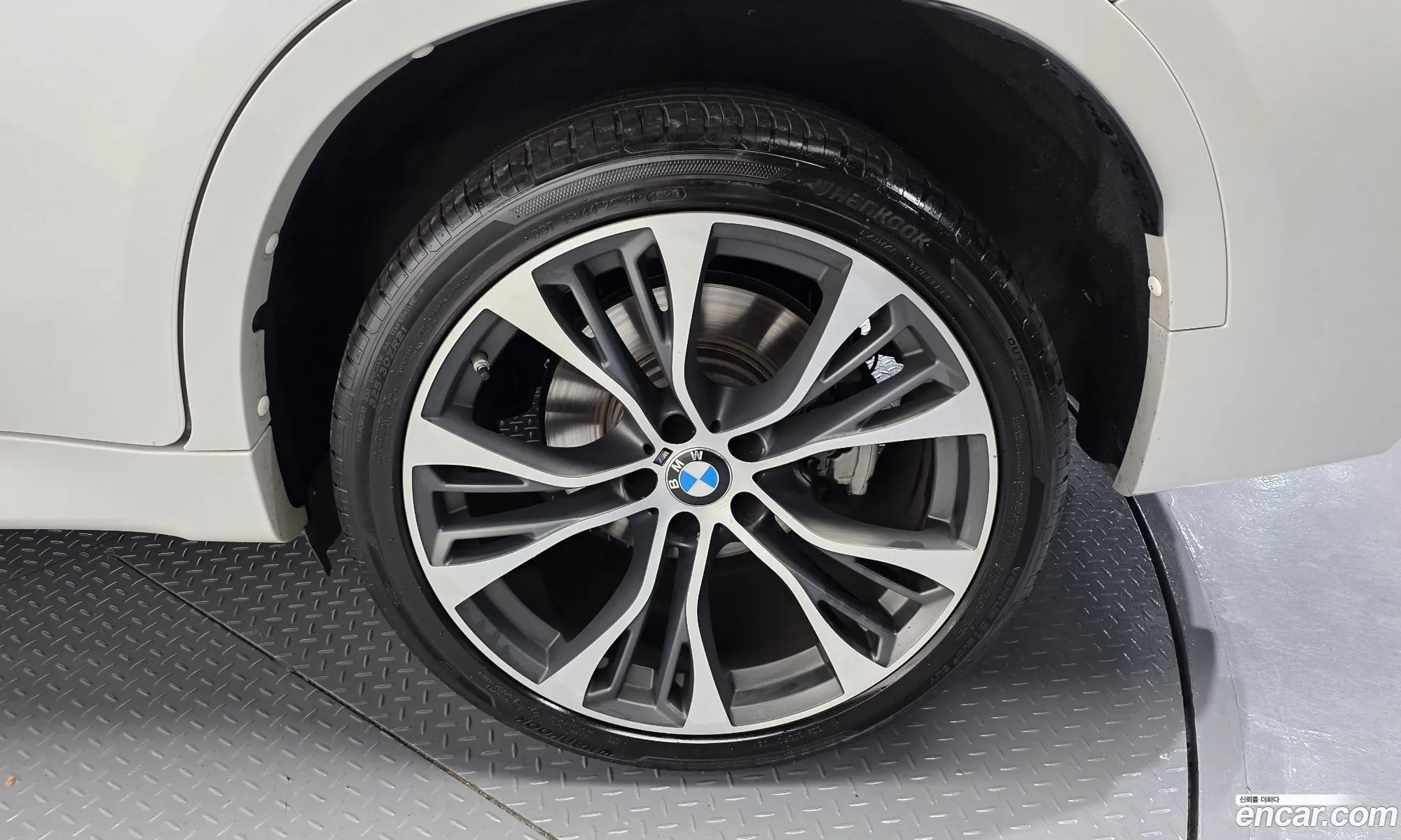 BMW X6 2018 WBAKV6102J0W37692 — 2