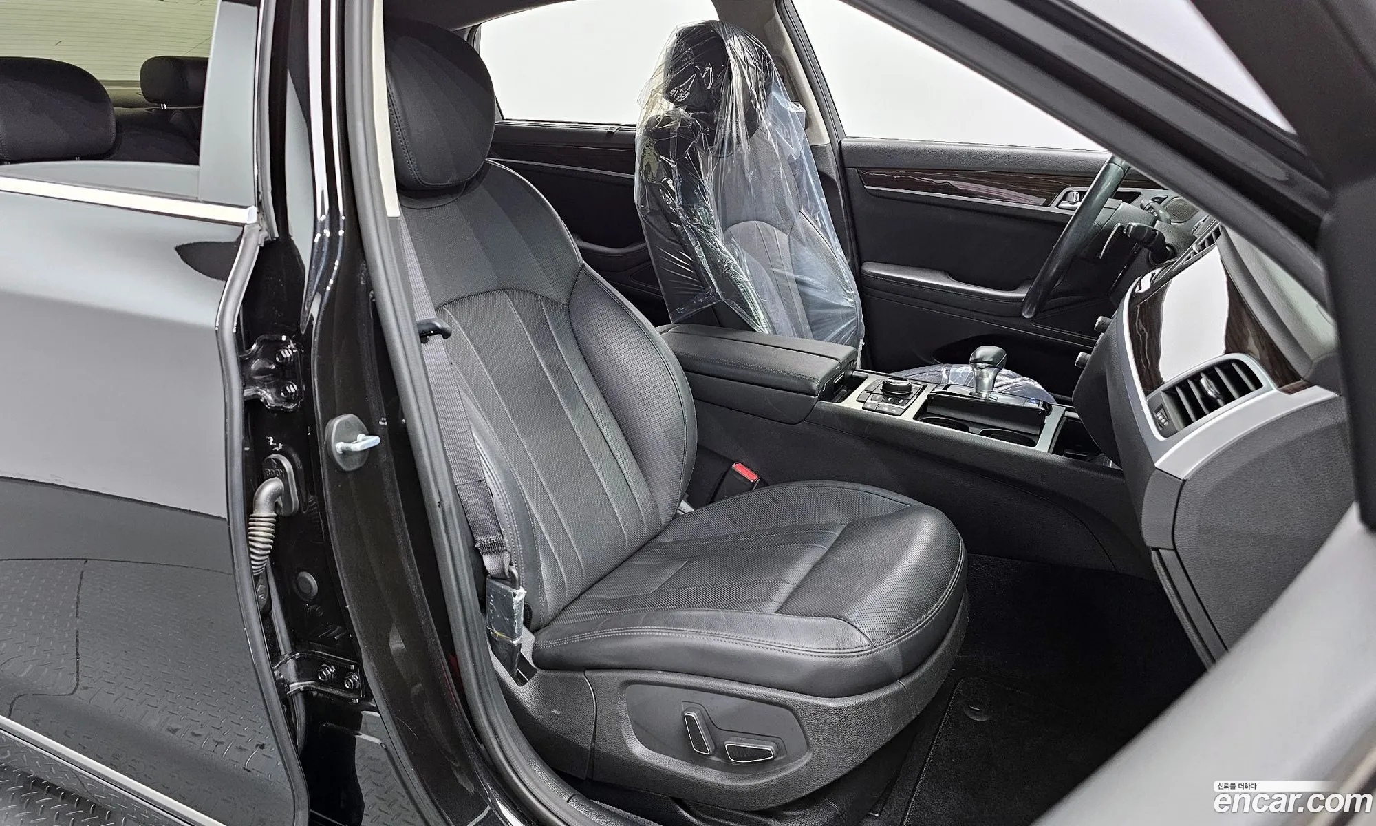 Genesis G80 2019 KMHGM41DBKU323847 — 6