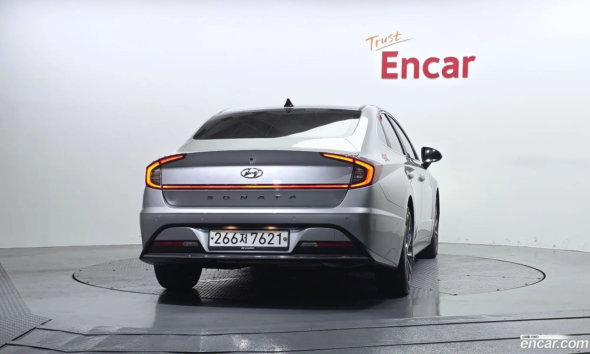 Hyundai Sonata 2019 KMHL241EBLA024986 — 16
