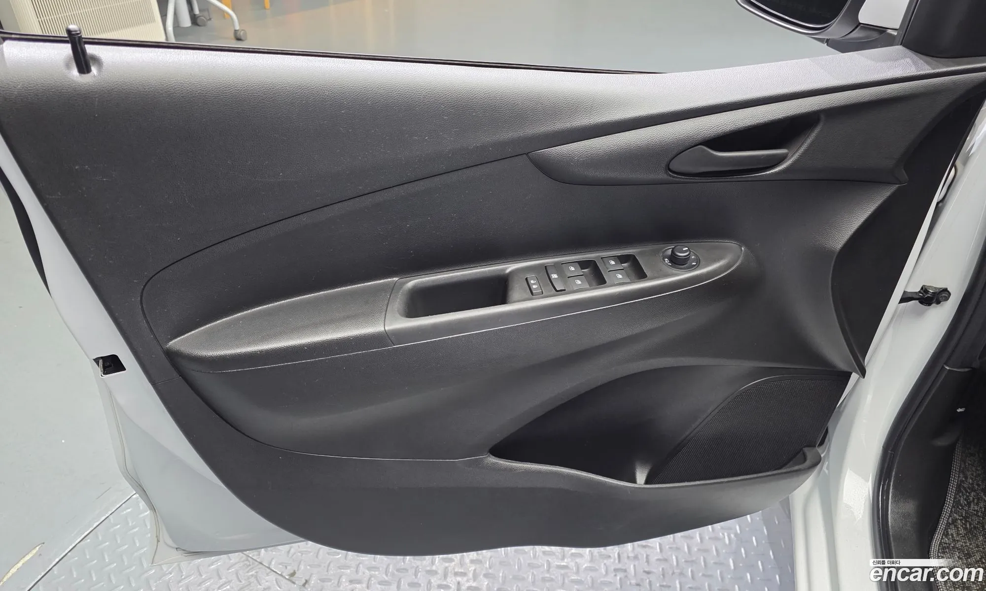 Chevrolet (GM Daewoo) Spark 2019 KLYDC487DKC235325 — 32