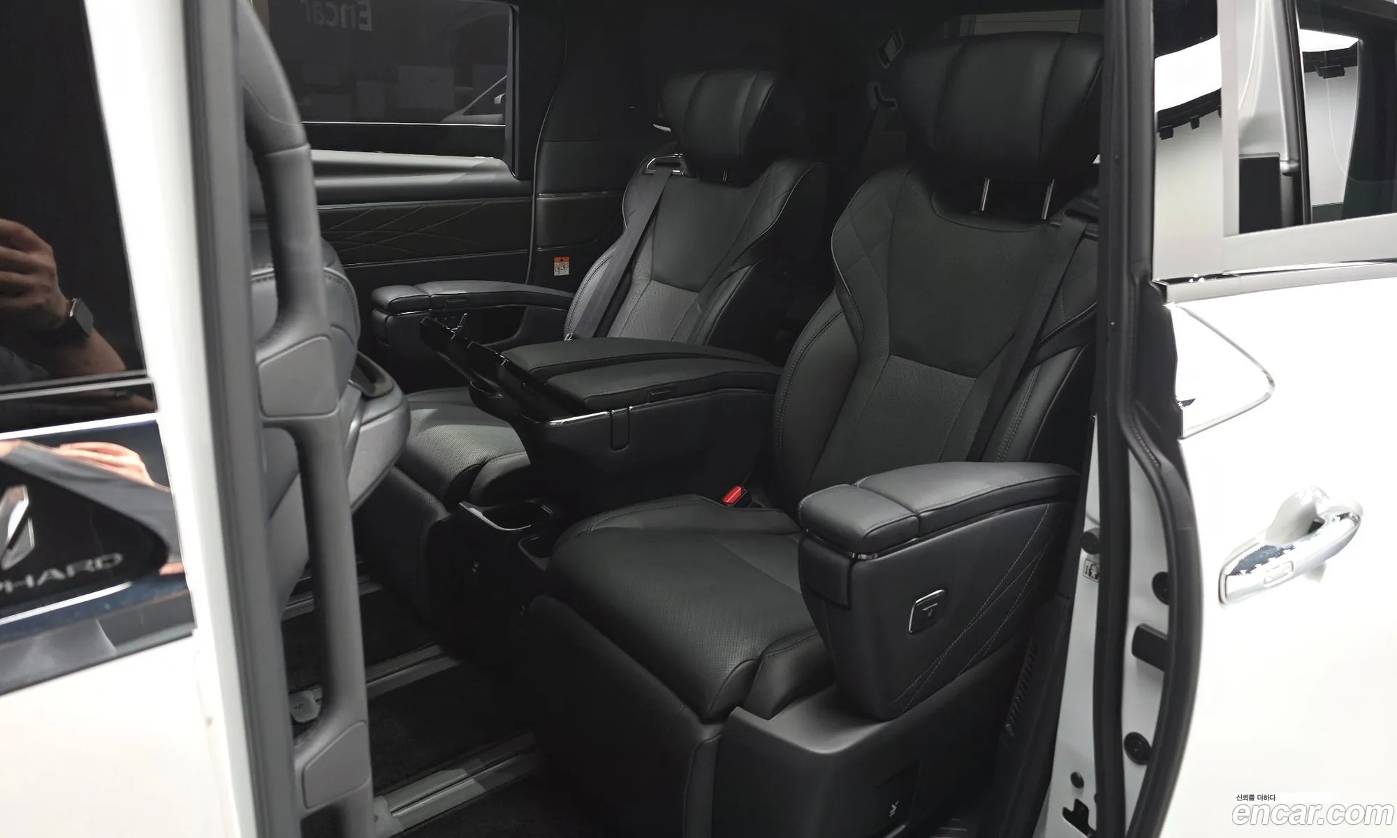 Toyota Alphard 2025 — 27