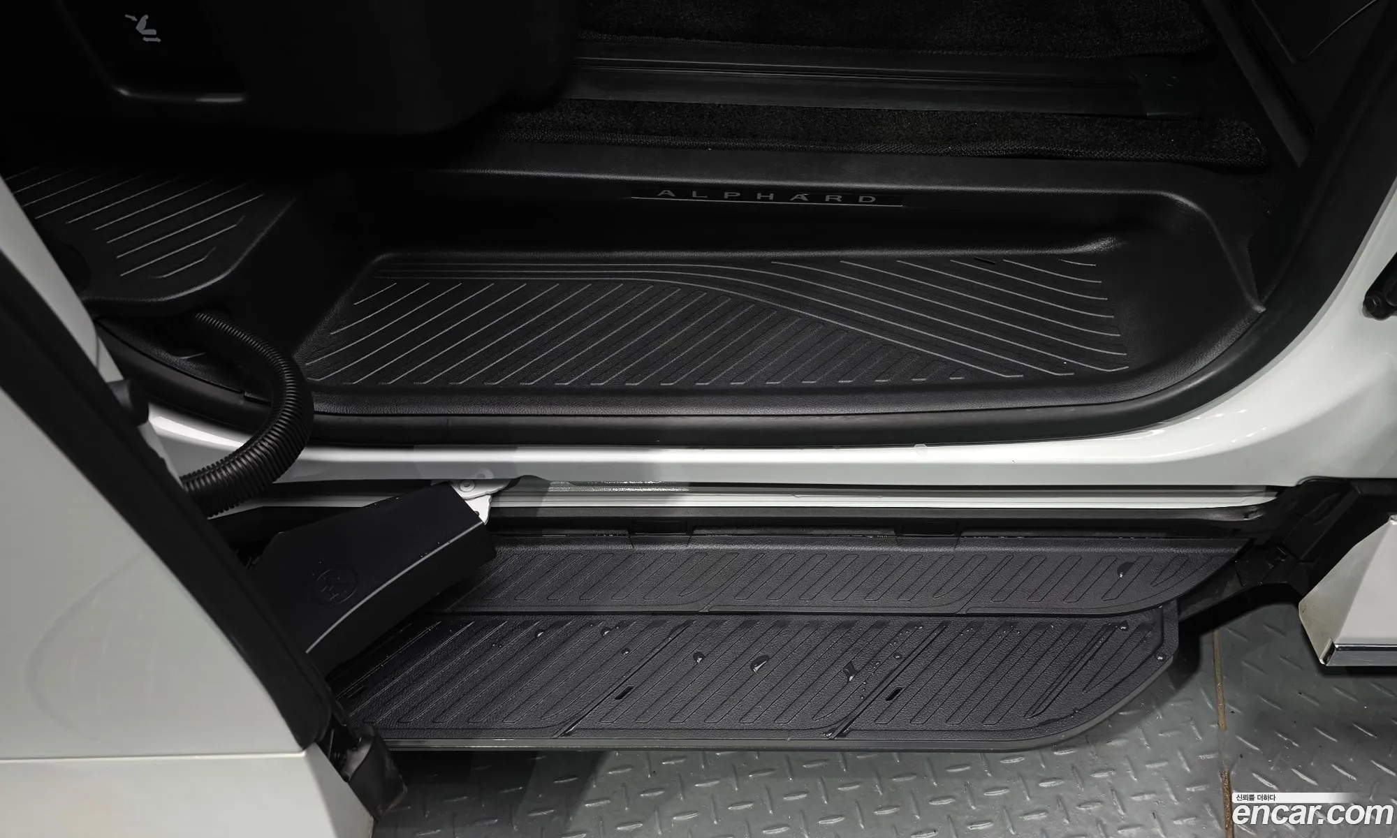 Toyota Alphard 2025 — 33