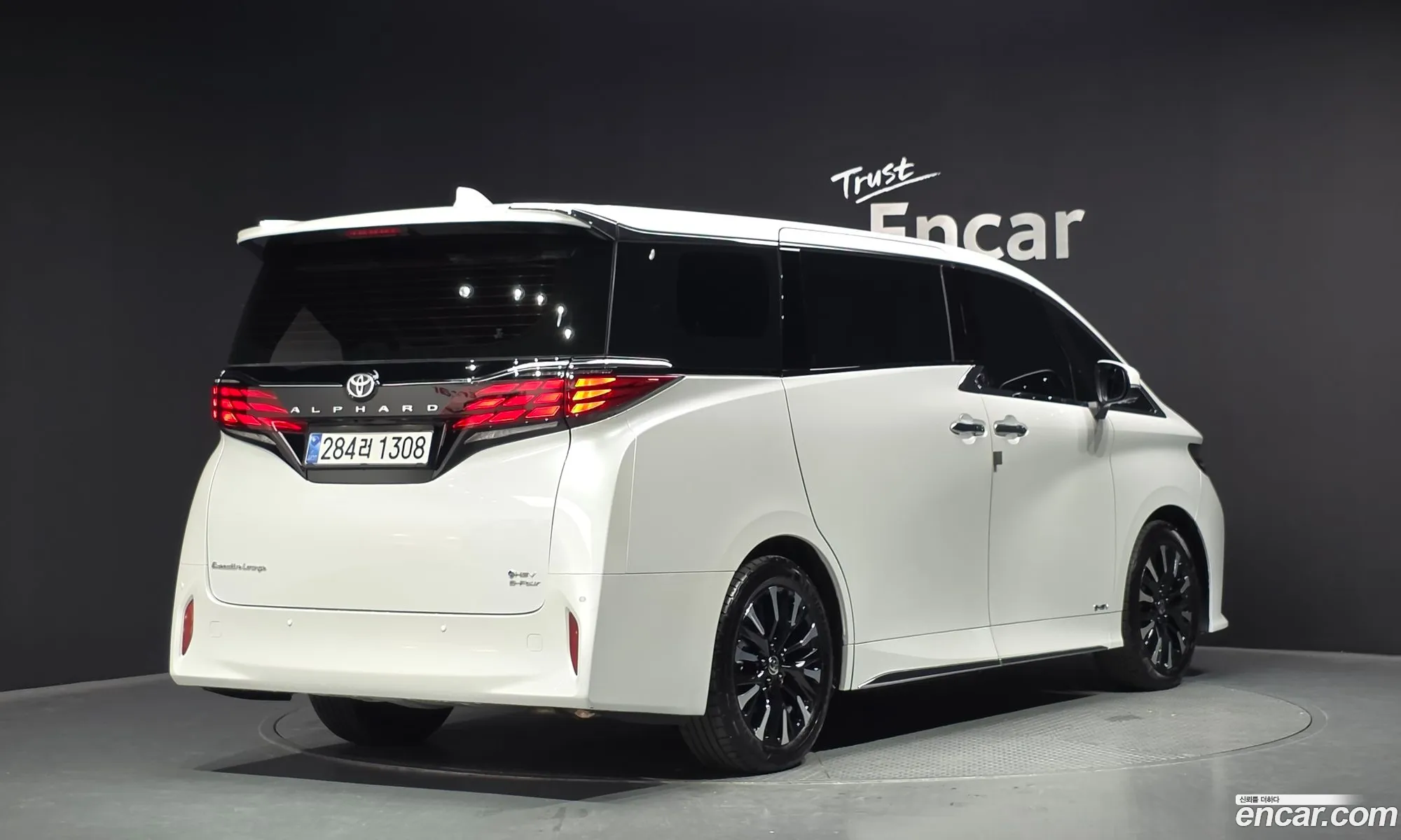 Toyota Alphard 2025 — 35