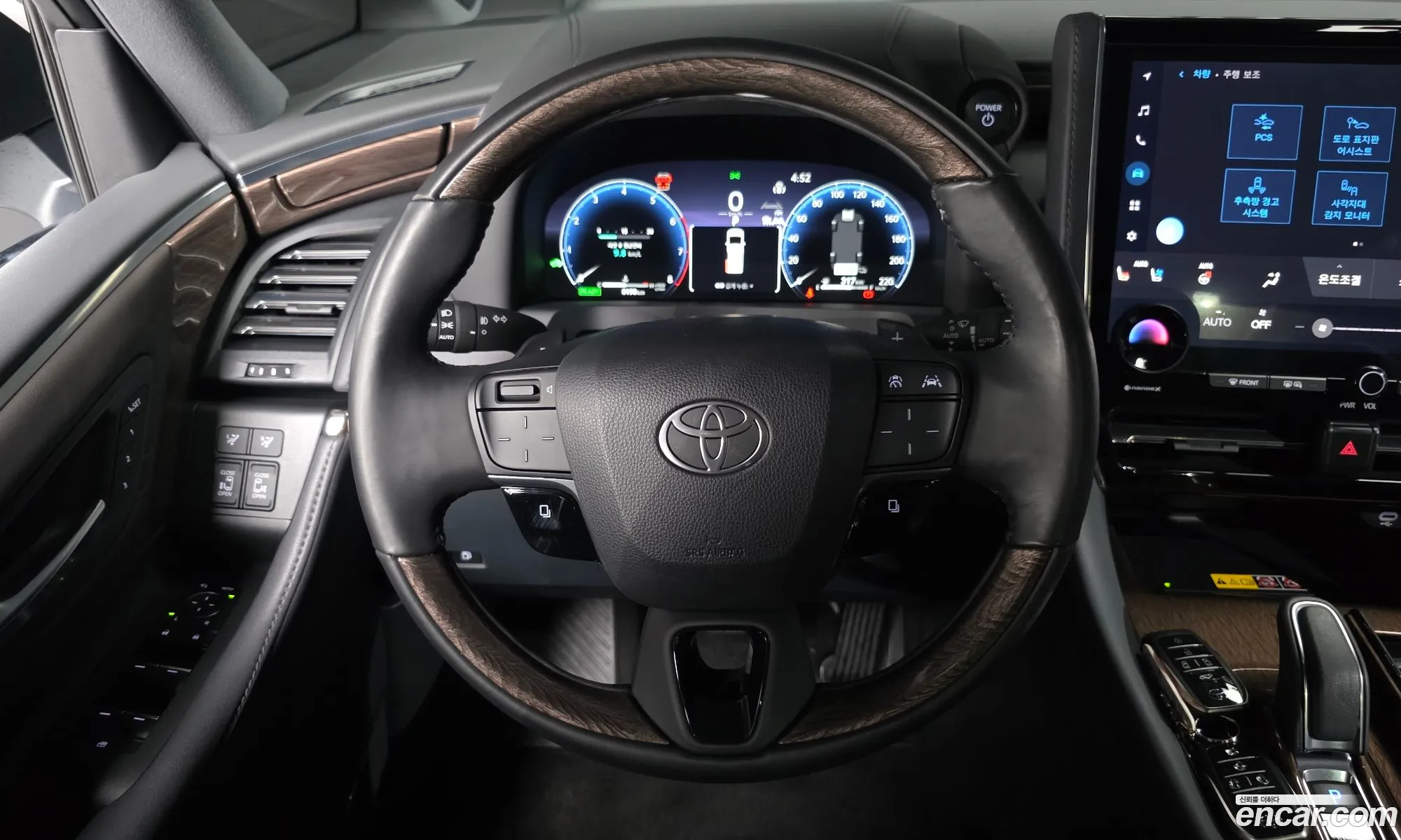 Toyota Alphard 2025 — 29
