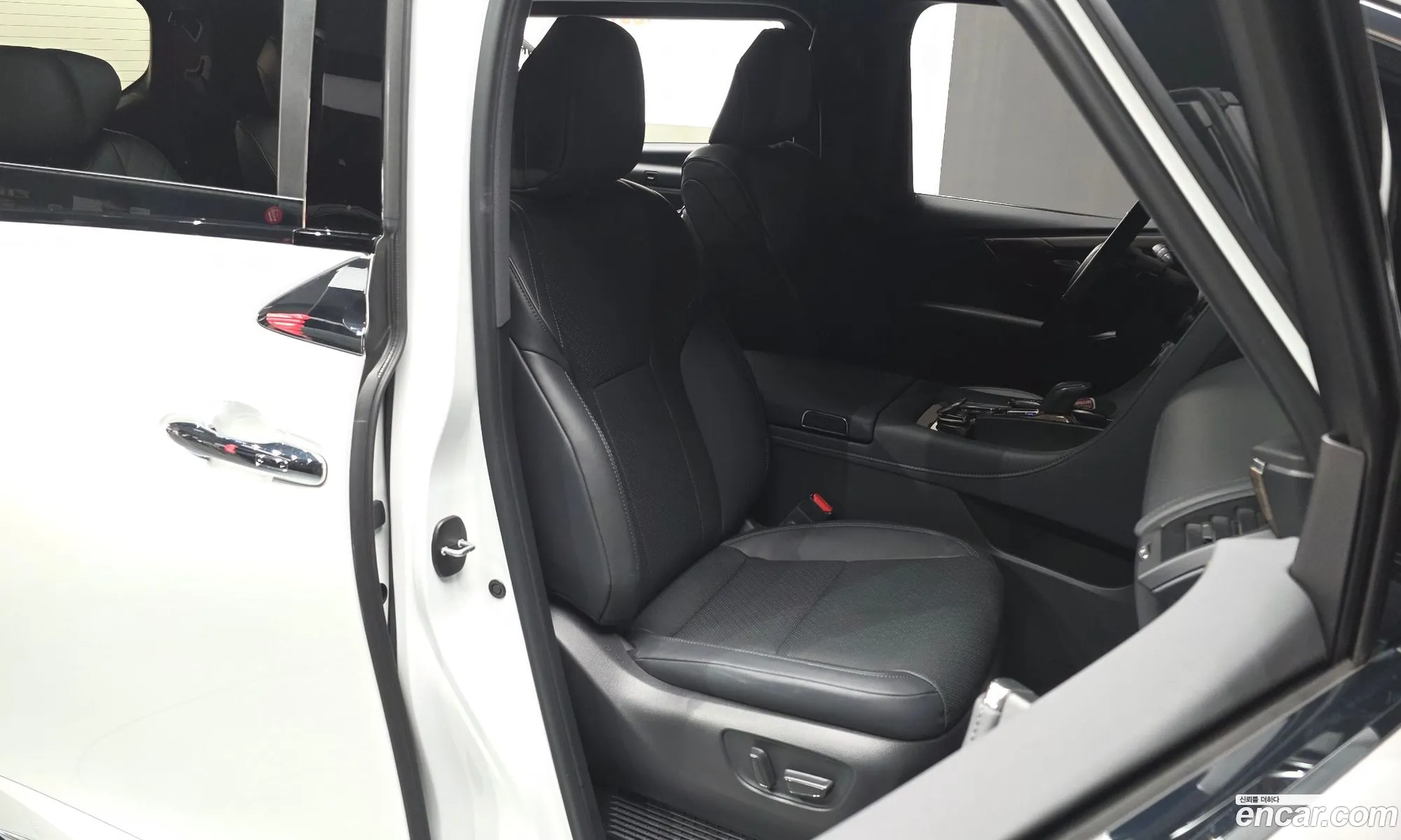 Toyota Alphard 2025 — 23