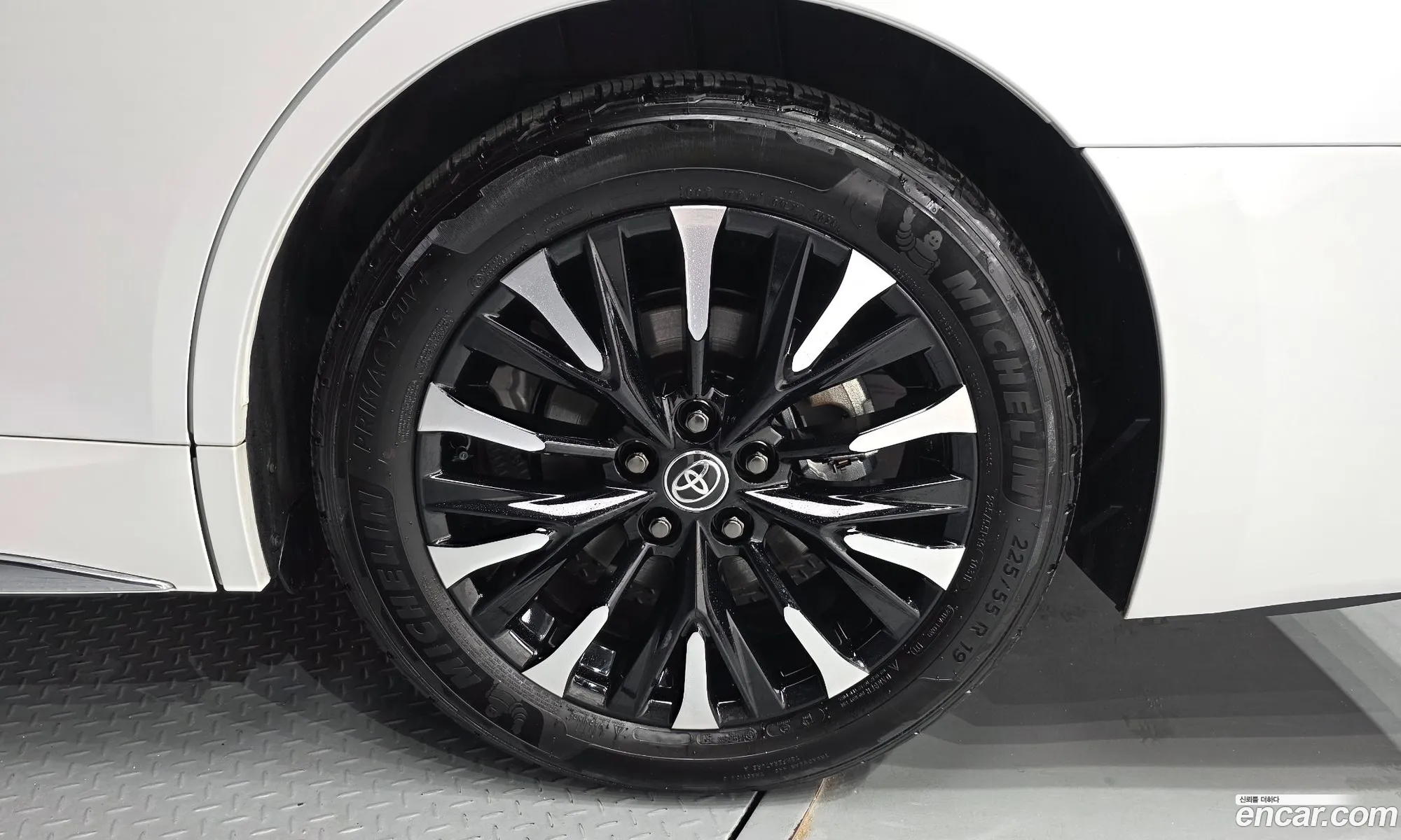 Toyota Alphard 2025 — 37