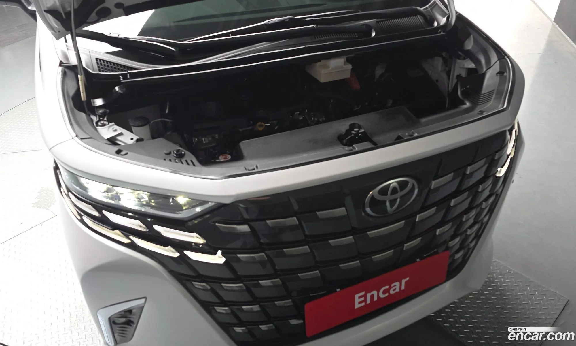 Toyota Alphard 2025 — 8