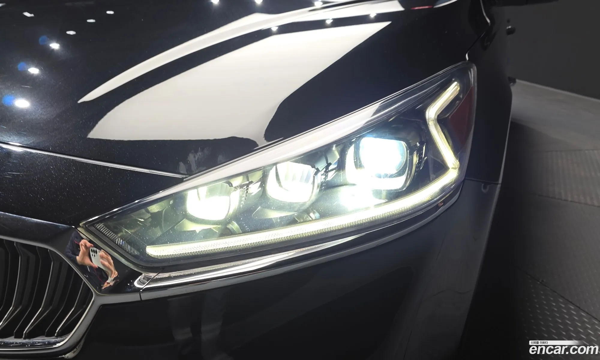 Kia K7 2016 KNALB415BGA031822 — 16