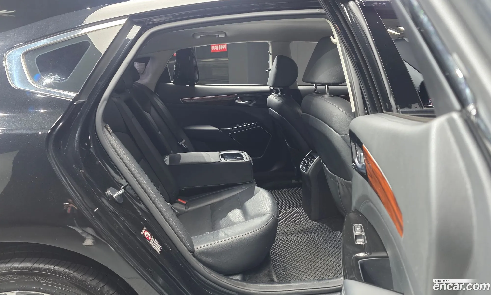 Kia K7 2016 KNALB415BGA031822 — 18