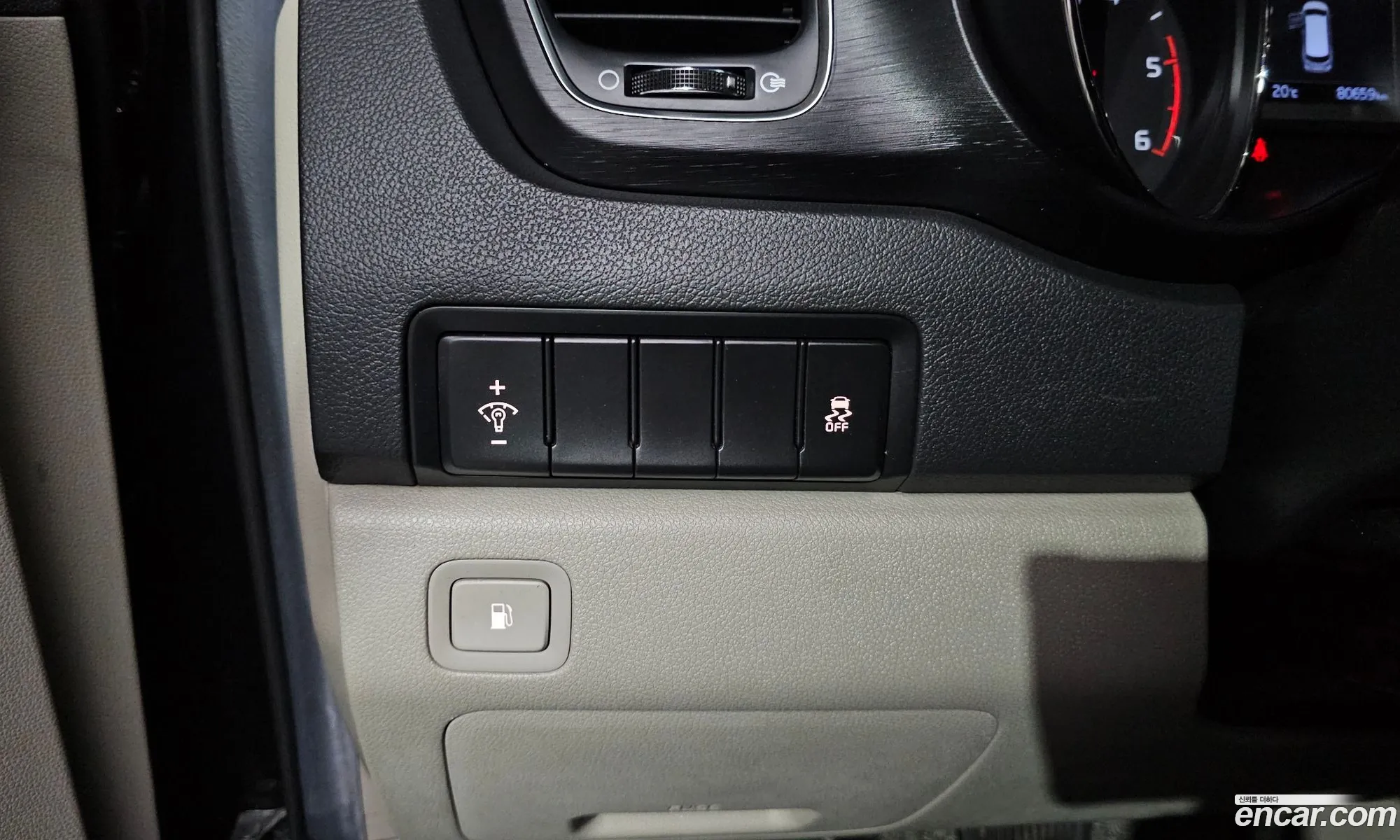 Kia Carnival 2018 KNHMF37ABKS490068 — 17