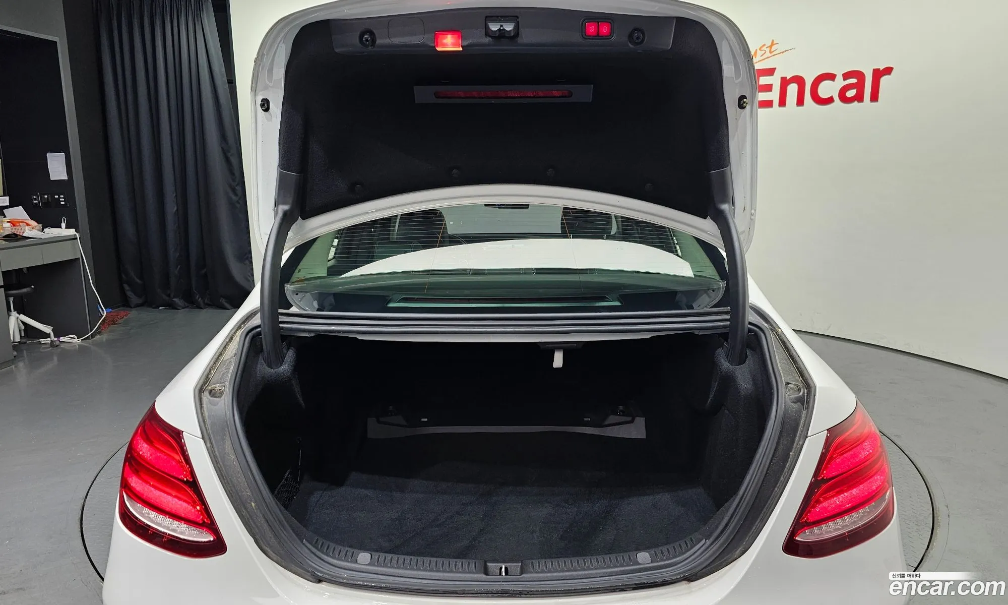Mercedes-Benz E-Class W213 2017 WDDZF0EB2HA161705 — 4