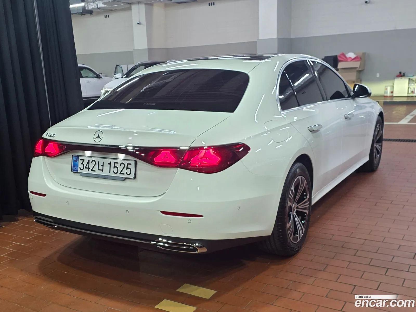 Mercedes-Benz E-Class W214 2025 — 17