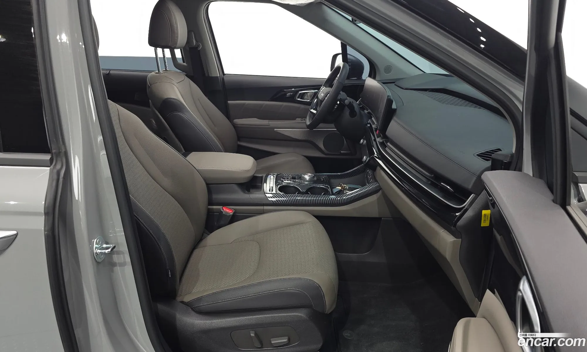 Kia Carnival 2025 KNANE81BBSS581632 — 9