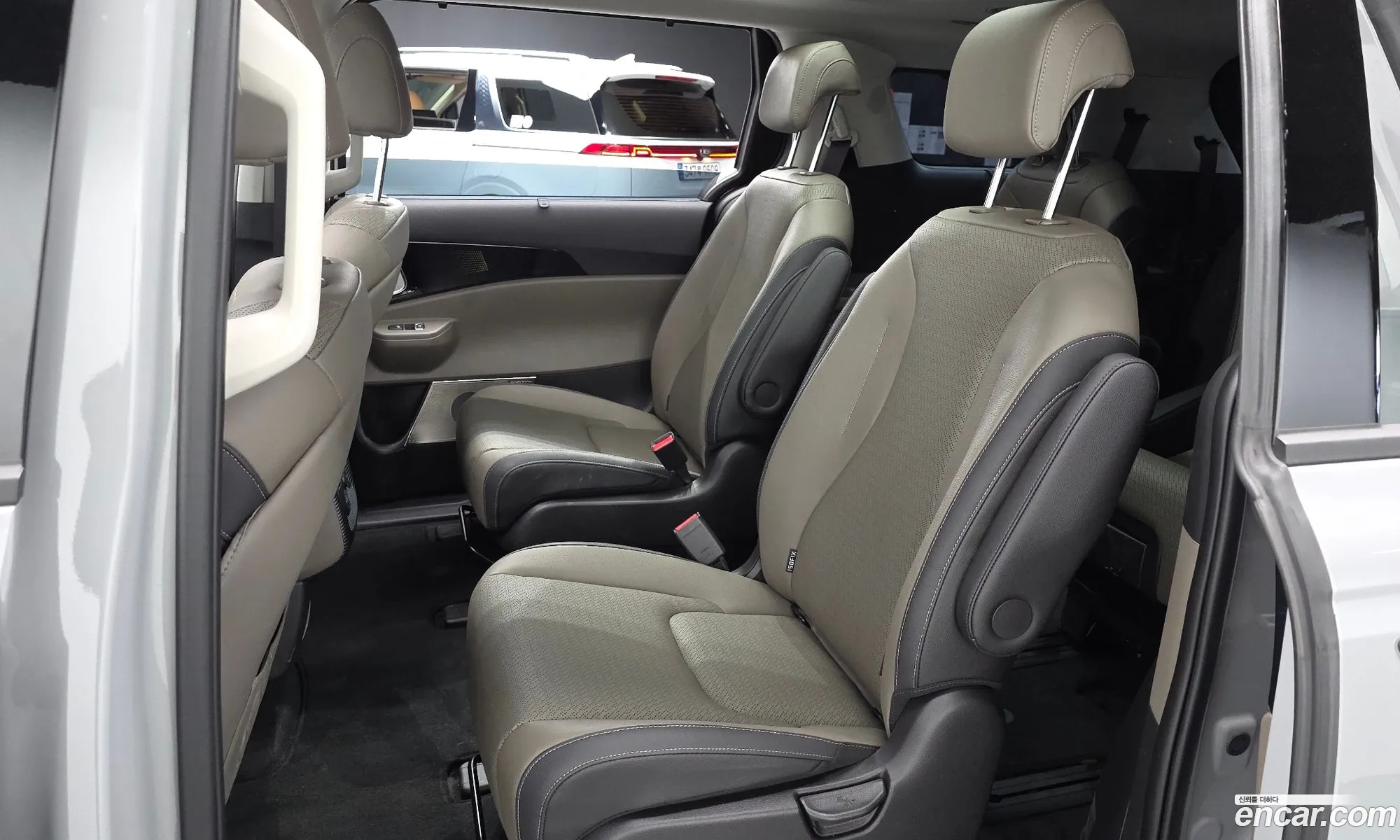 Kia Carnival 2025 KNANE81BBSS581632 — 19