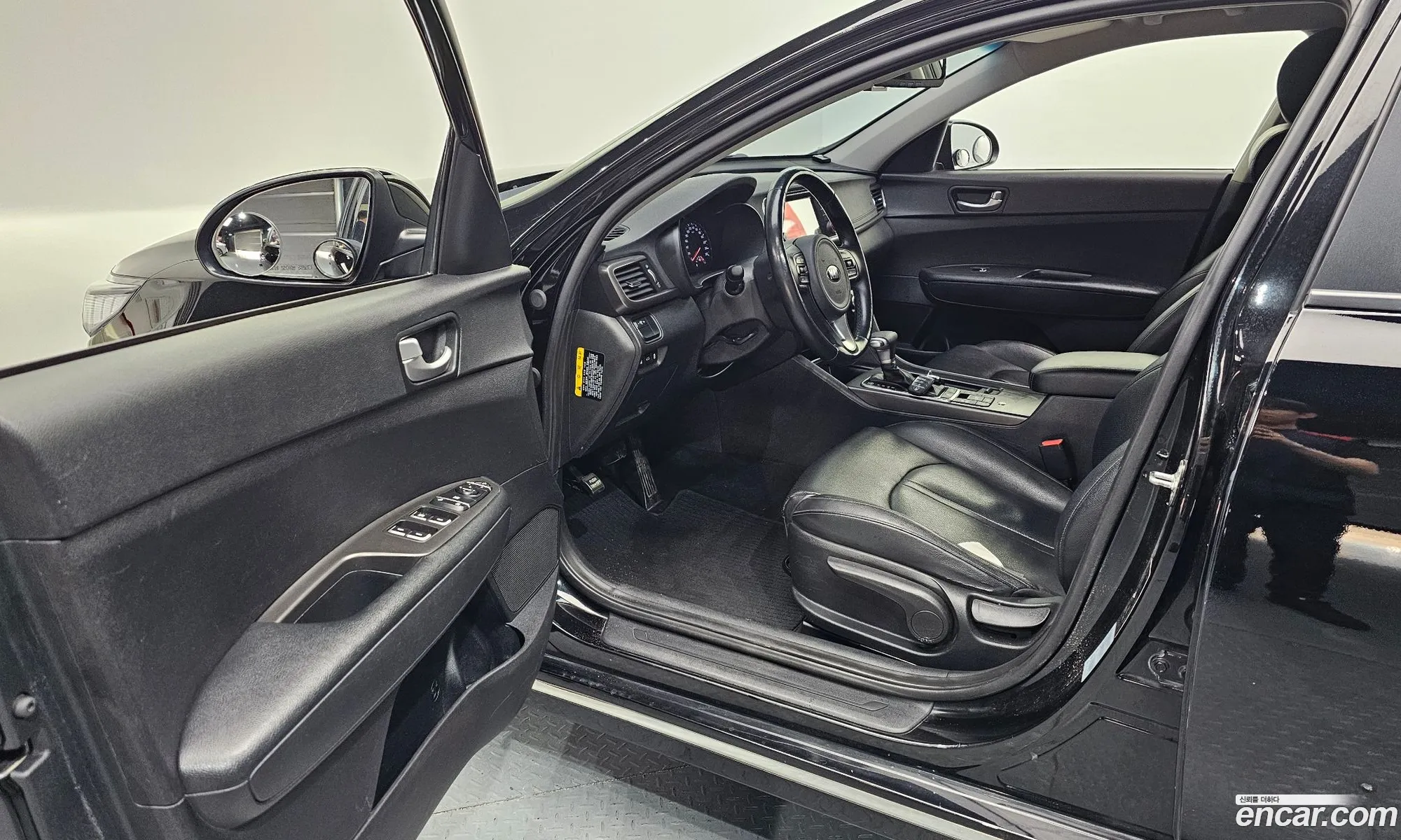 Kia K5 2018 KNAGS416BJA223682 — 23